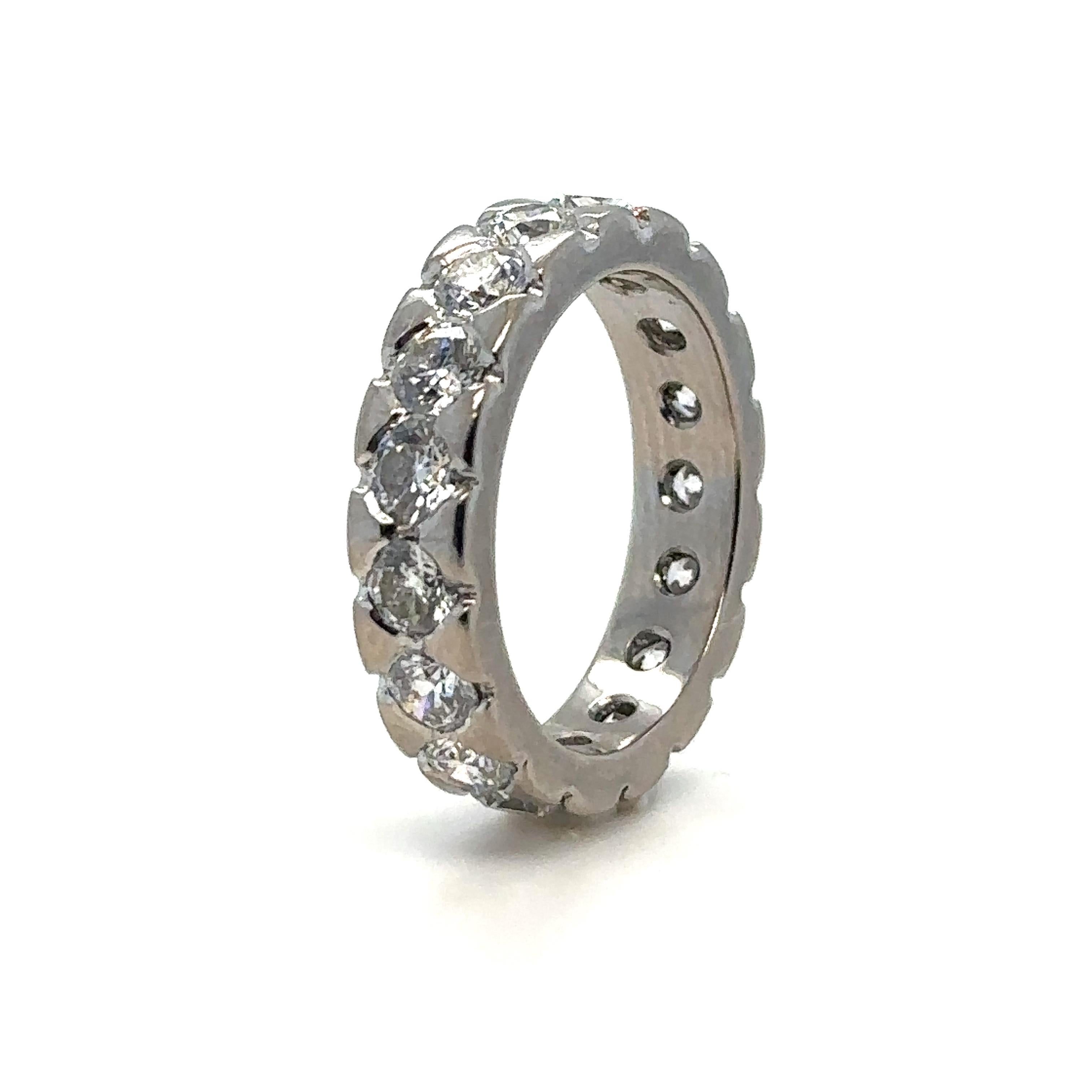 Round Cut Bespoke Diamond Wedding Ring 3.40ct For Sale