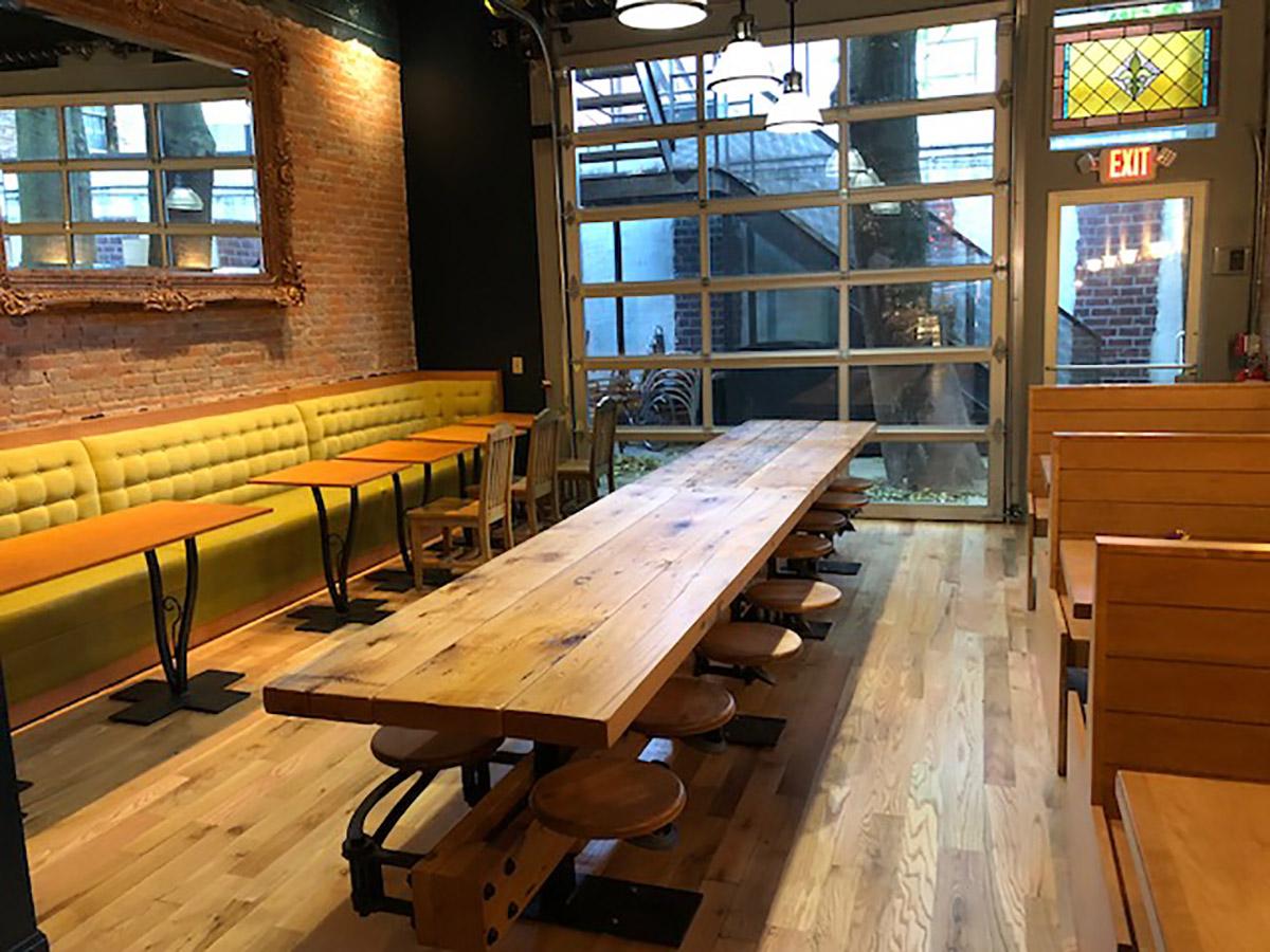 Table de salle à manger sur mesure avec sièges intégrés - Salle à manger de cuisine, salle à manger, fer et bois  en vente 4