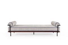 Lit de jour double sur mesure Indoor Bois dur récupéré et cadre en laiton massif 'En stock'.