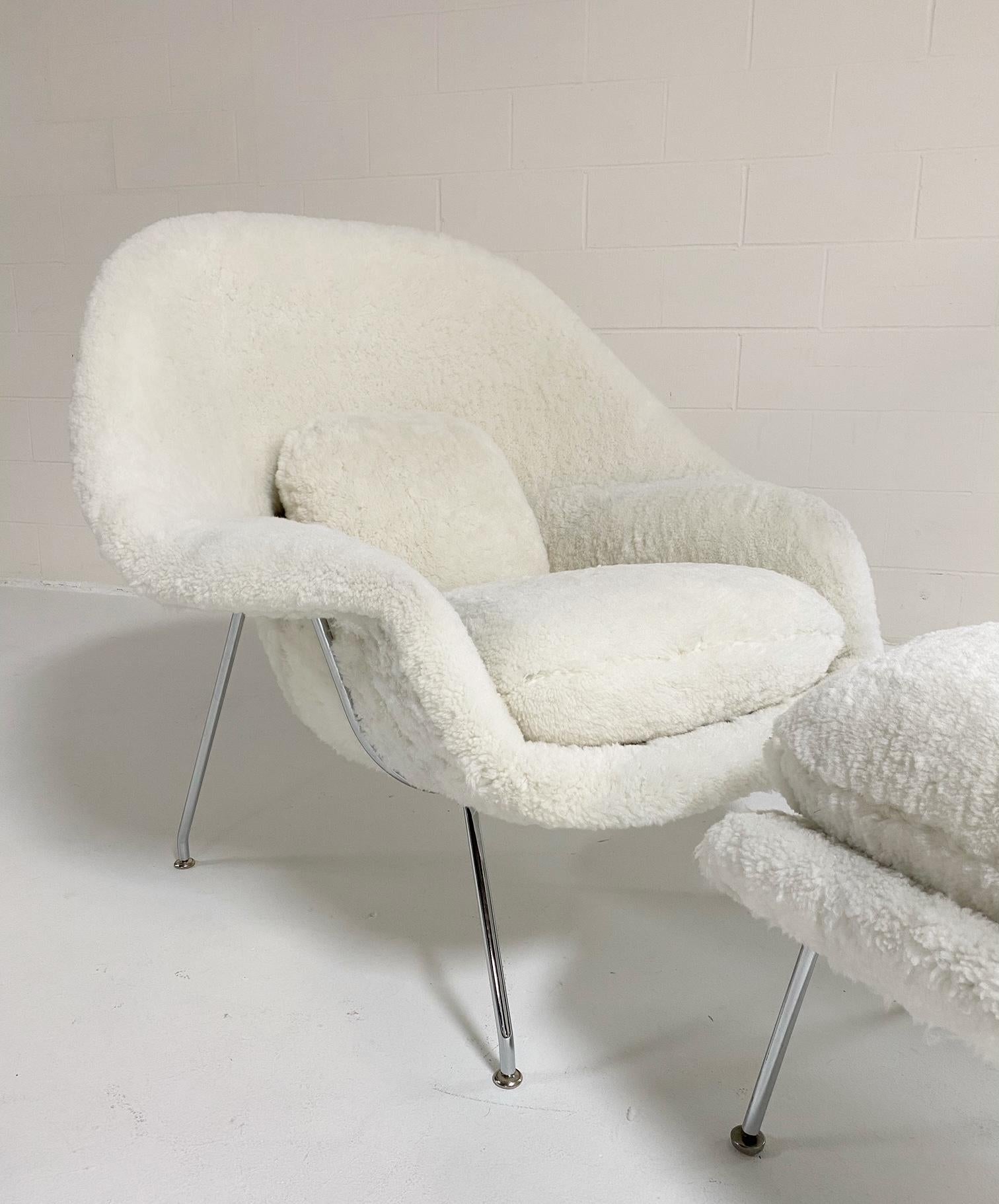 Fauteuil et pouf Forsyth sur mesure Eero Saarinen Womb en peau de mouton australien Excellent état - En vente à SAINT LOUIS, MO