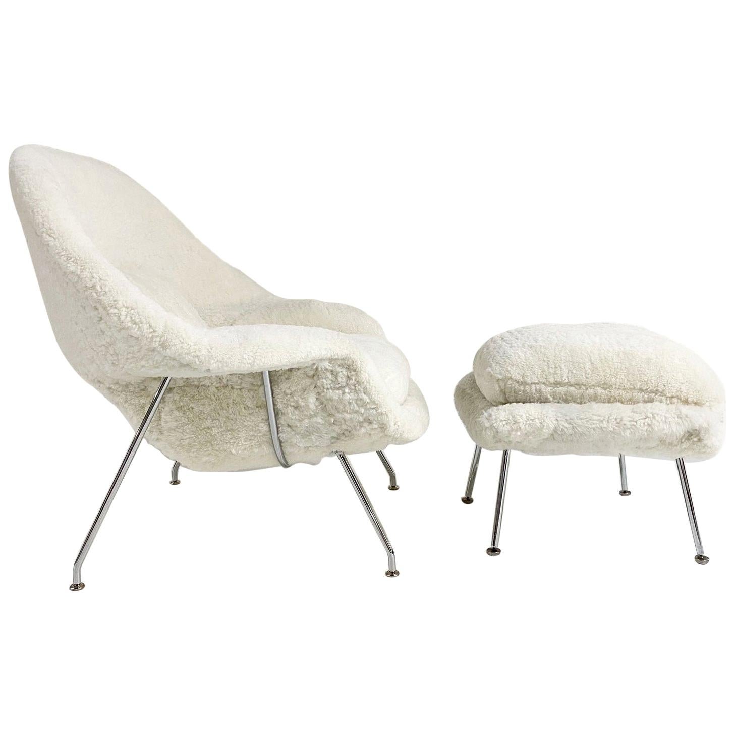 Fauteuil et pouf Forsyth sur mesure Eero Saarinen Womb en peau de mouton australien en vente