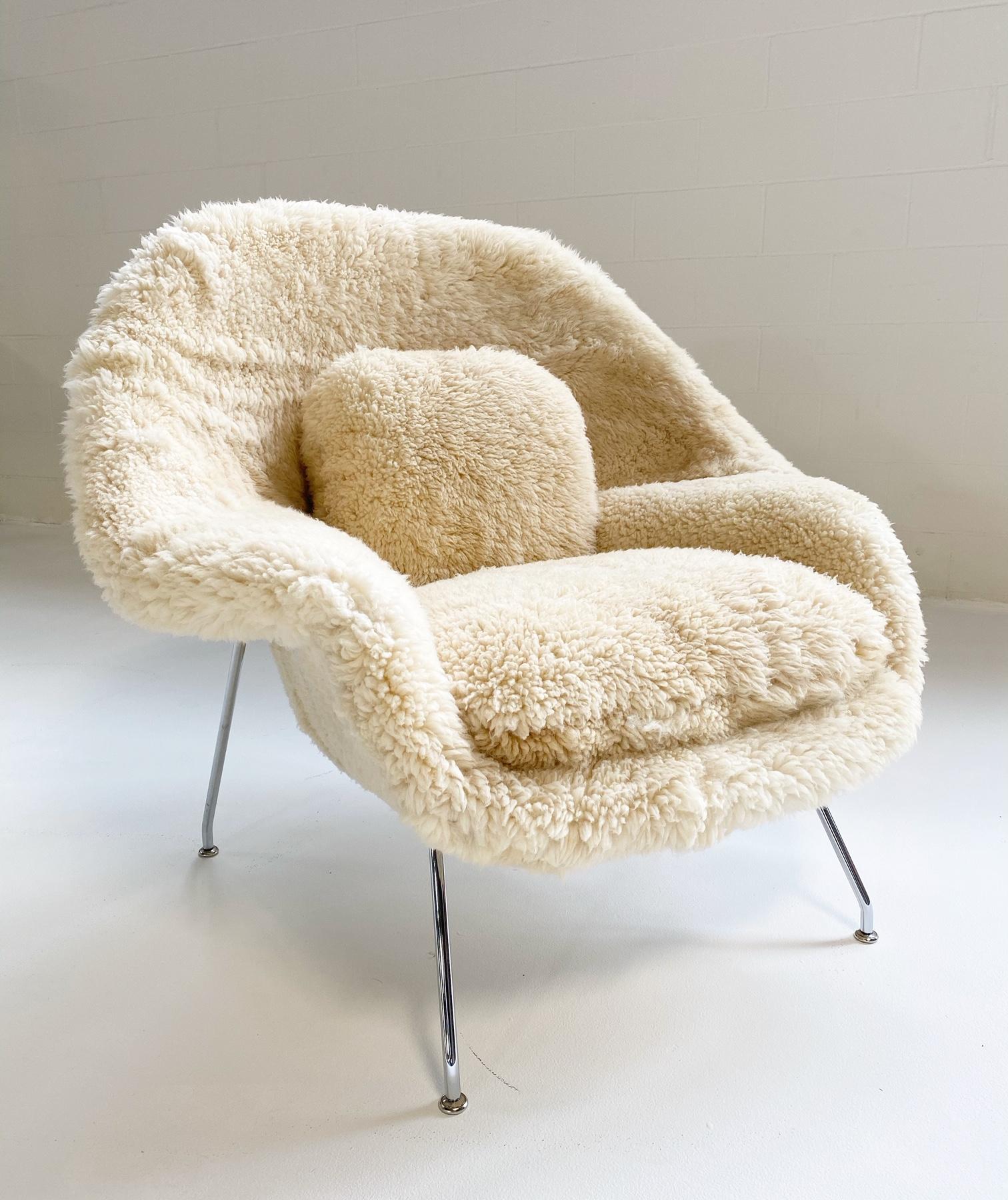 Mid-Century Modern Forsyth Bespoke Eero Saarinen Womb Chair and Ottoman in California Sheepskin For Sale