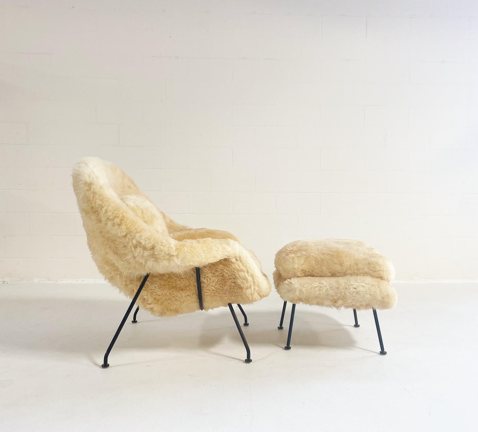 Mid-Century Modern Forsyth Bespoke Eero Saarinen Womb Chair and Ottoman in Texas Sheepskin For Sale