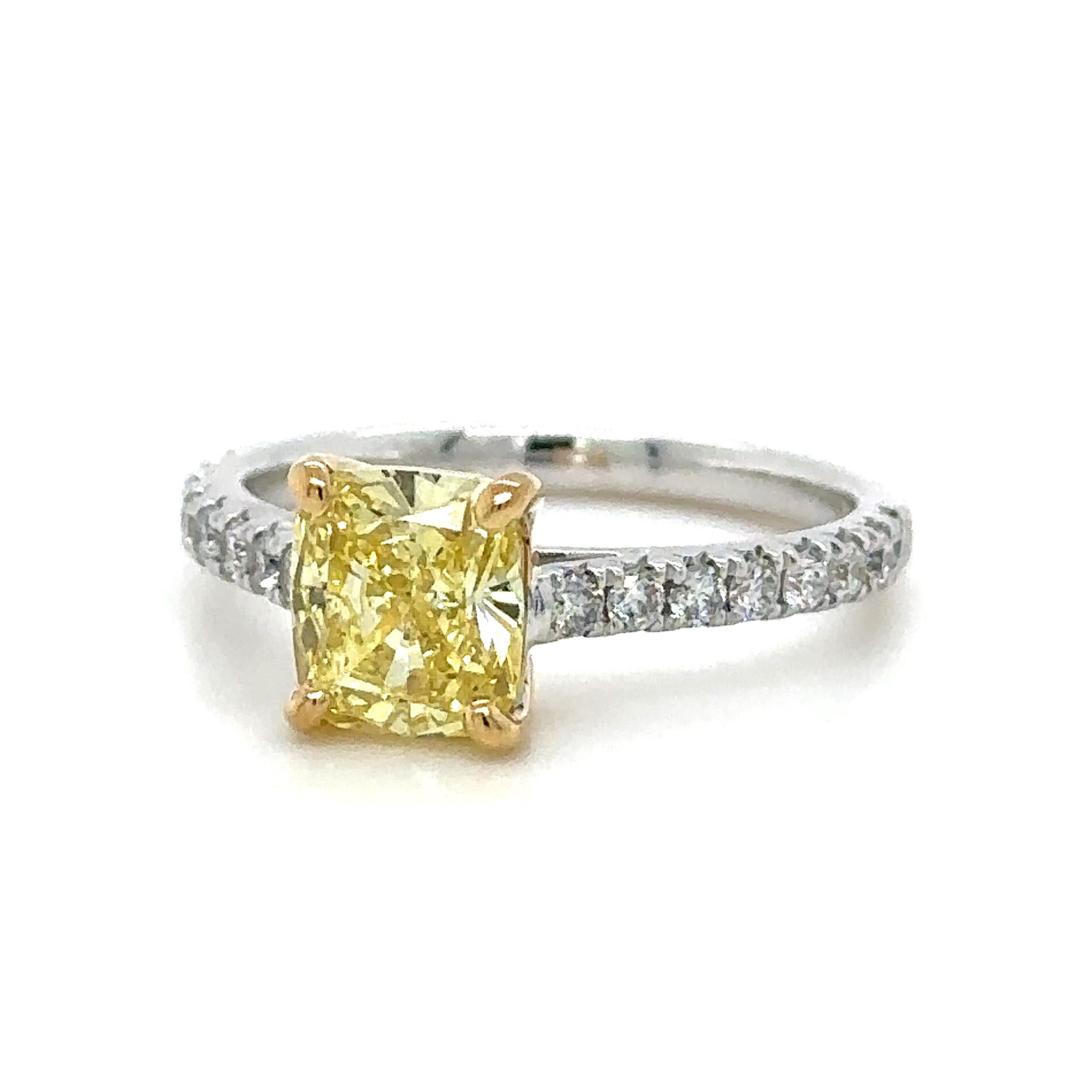 Taille coussin Bague de fiançailles sur mesure avec diamant Tiffany & Co 1,63 carat en vente