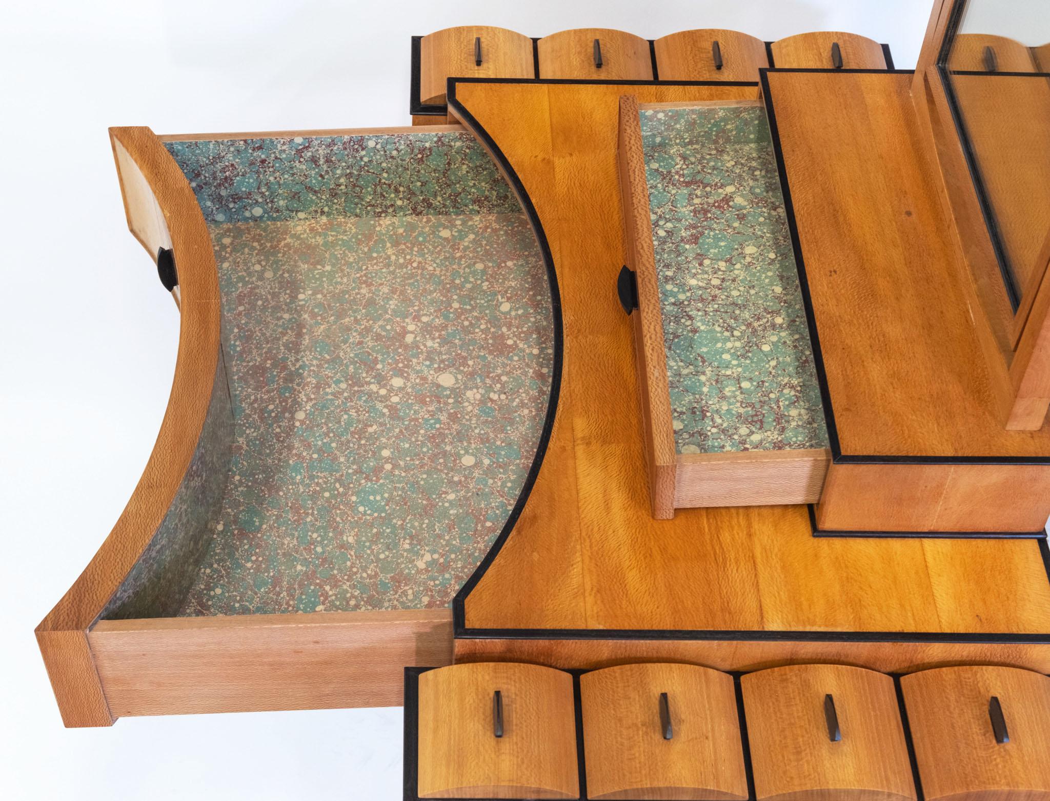 Art Déco Tavolino da toeletta su misura in legno di platano e ebano inglese Art Deco Revival 1984 in vendita