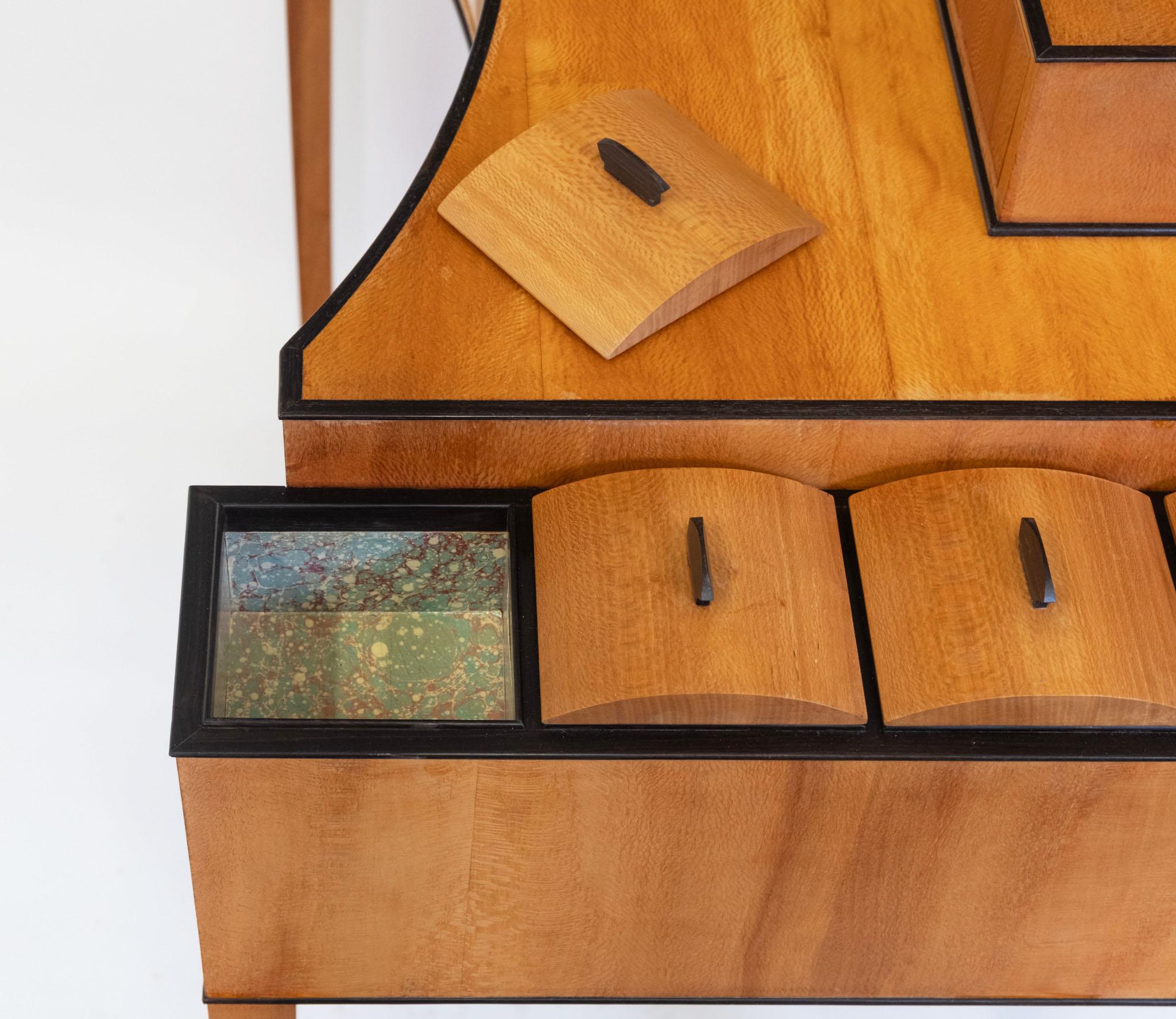 Britannico Tavolino da toeletta su misura in legno di platano e ebano inglese Art Deco Revival 1984 in vendita