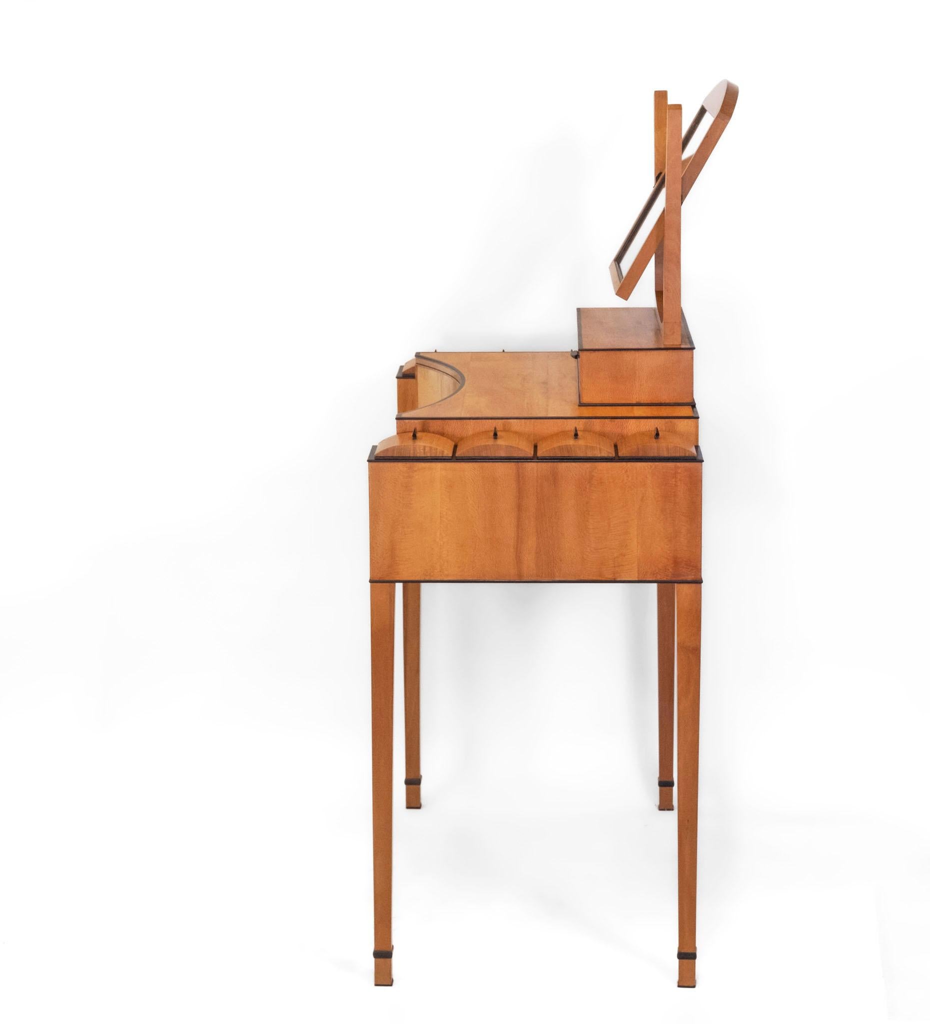 Fatto a mano Tavolino da toeletta su misura in legno di platano e ebano inglese Art Deco Revival 1984 in vendita