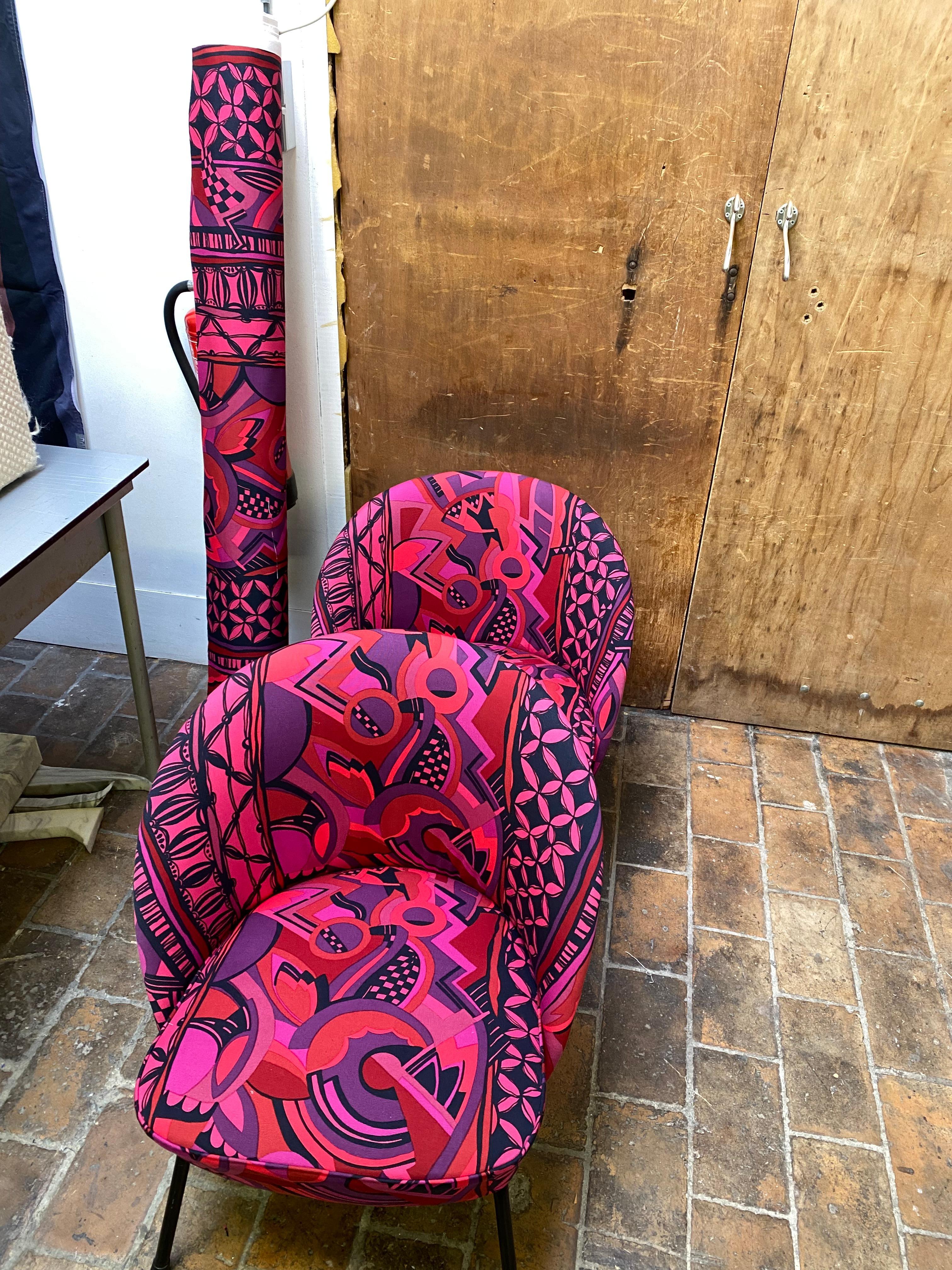 Bespoke Gianni Versace Fabric Custom Upholstered Pair of 1950's Cocktail Chairs In Good Condition For Sale In bergen op zoom, NL