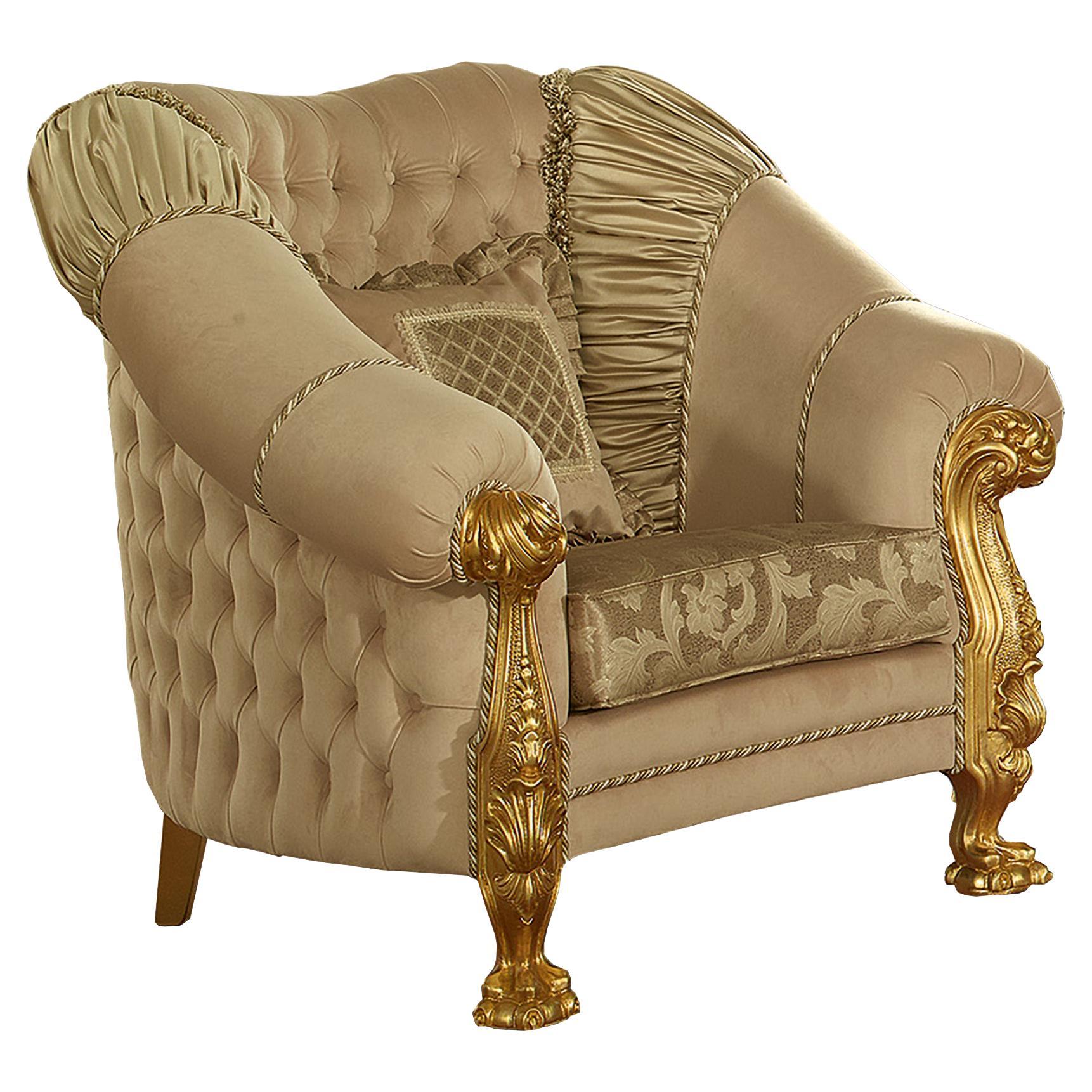 Maßgefertigter vergoldeter Sessel in elfenbeinfarbener Capitonne und Löwenschnitzereien