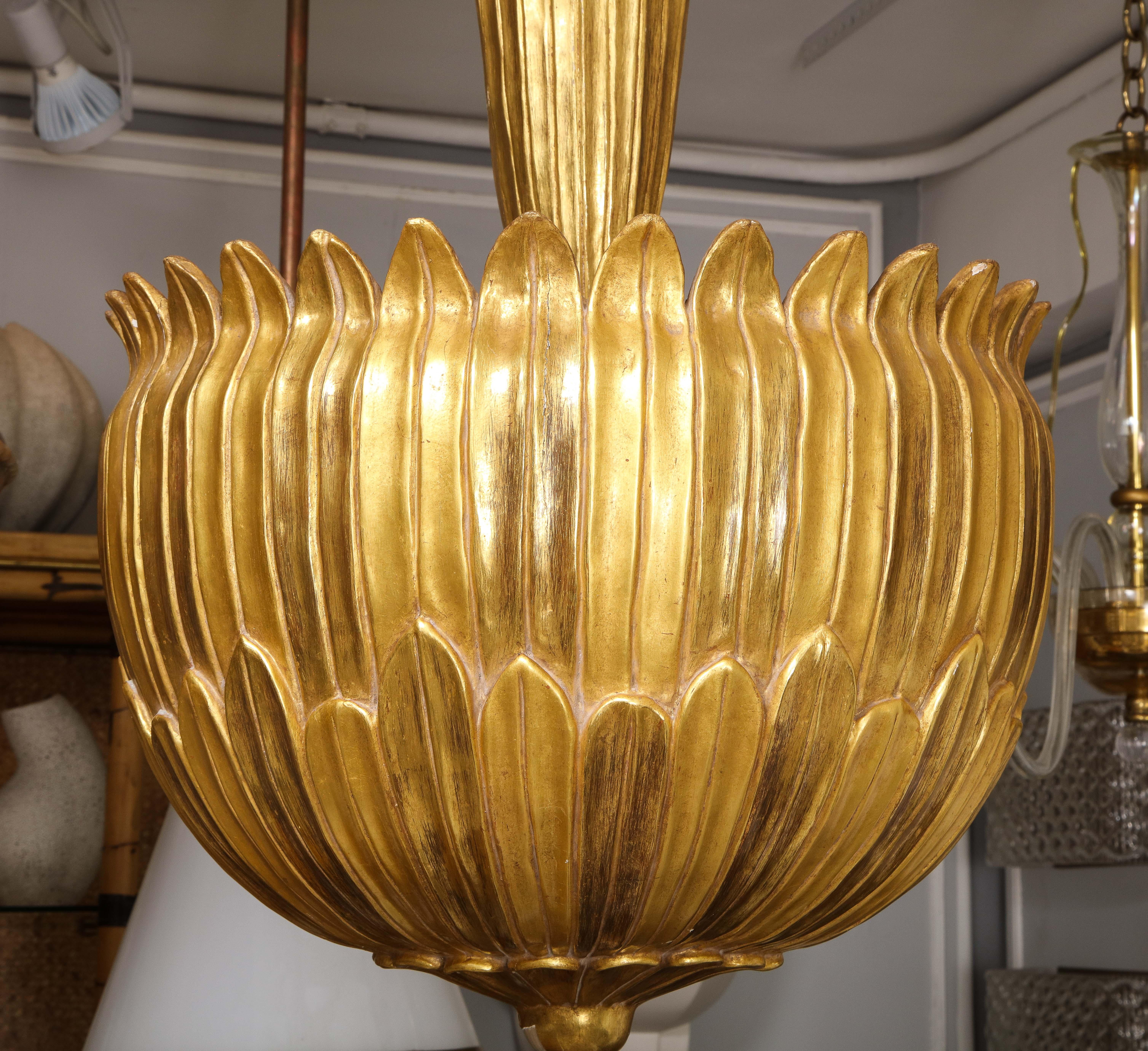 Luminaire en bois doré sculpté à la main sur mesure Neuf - En vente à New York, NY