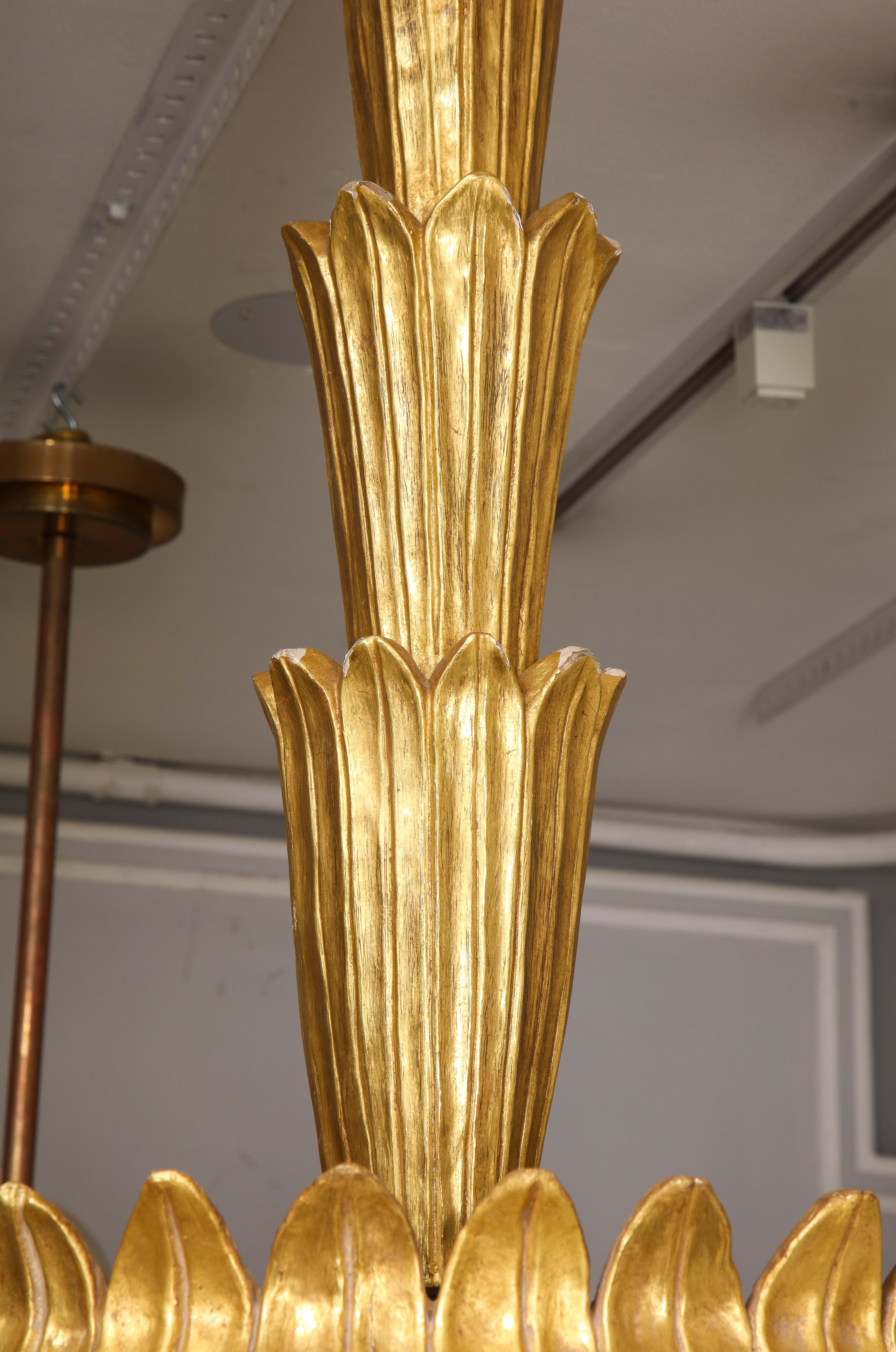 XXIe siècle et contemporain Luminaire en bois doré sculpté à la main sur mesure en vente
