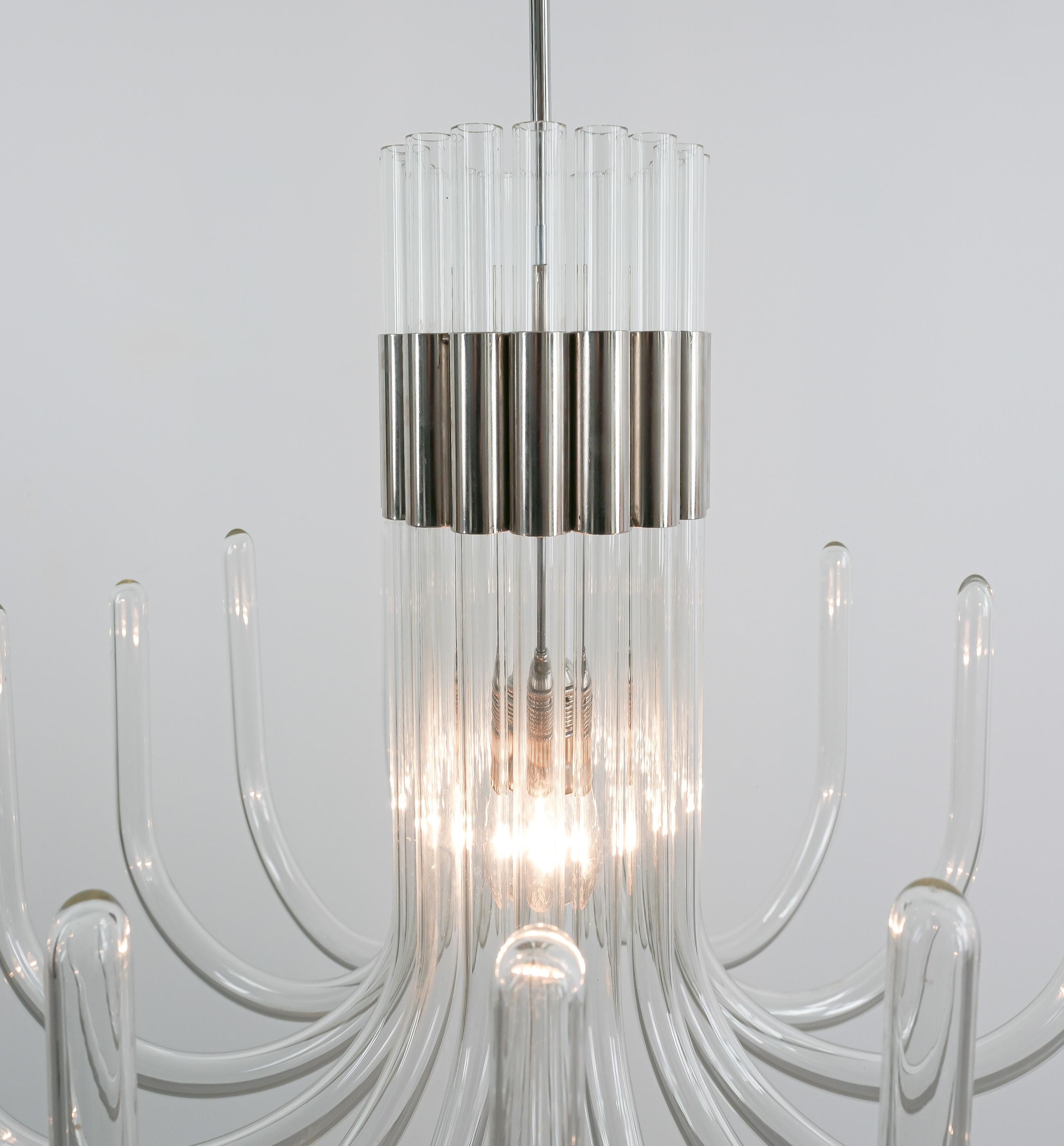 Fine XX secolo Lampadario in vetro e cromo su misura, Italia, circa 1970 in vendita