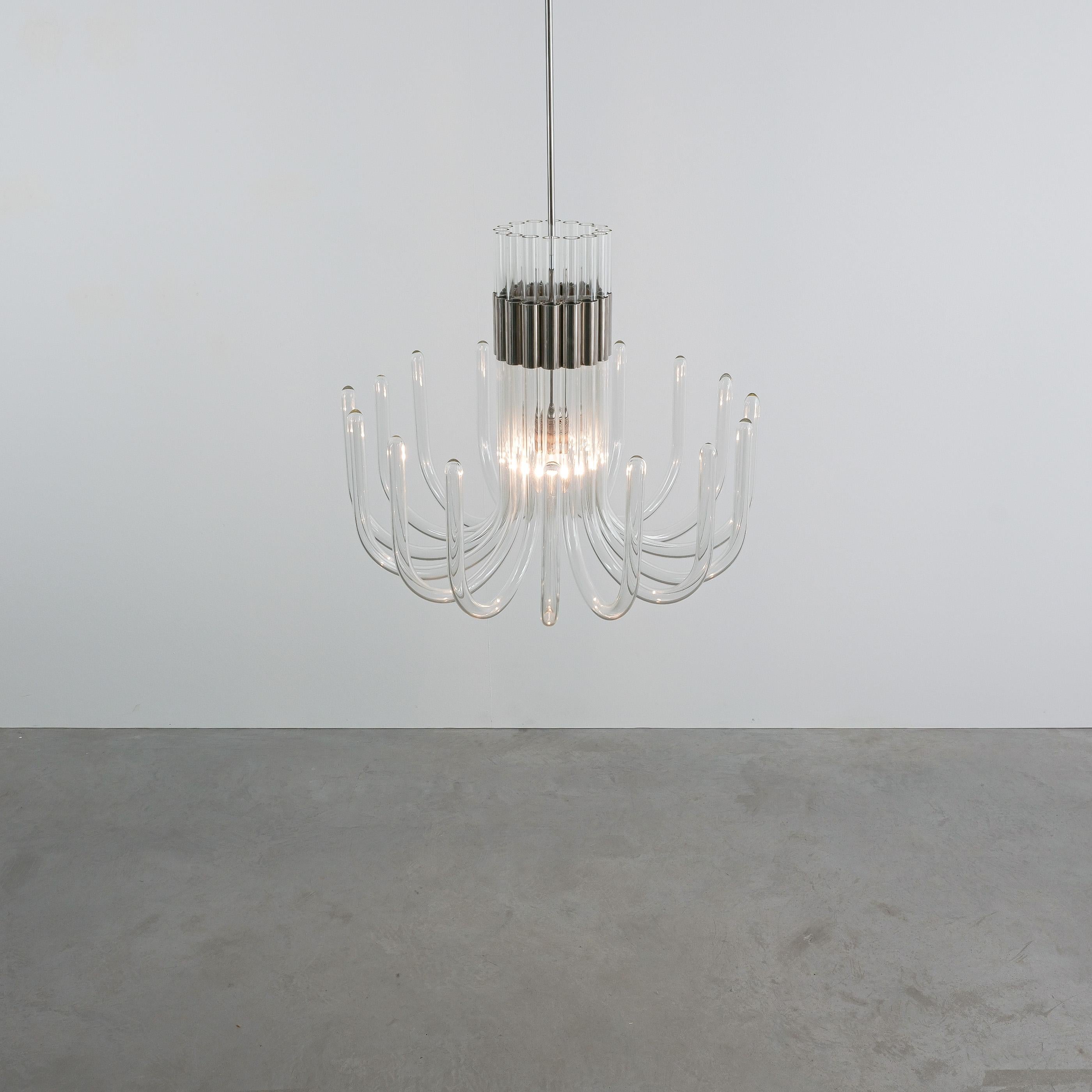 Ottone Lampadario in vetro e cromo su misura, Italia, circa 1970 in vendita