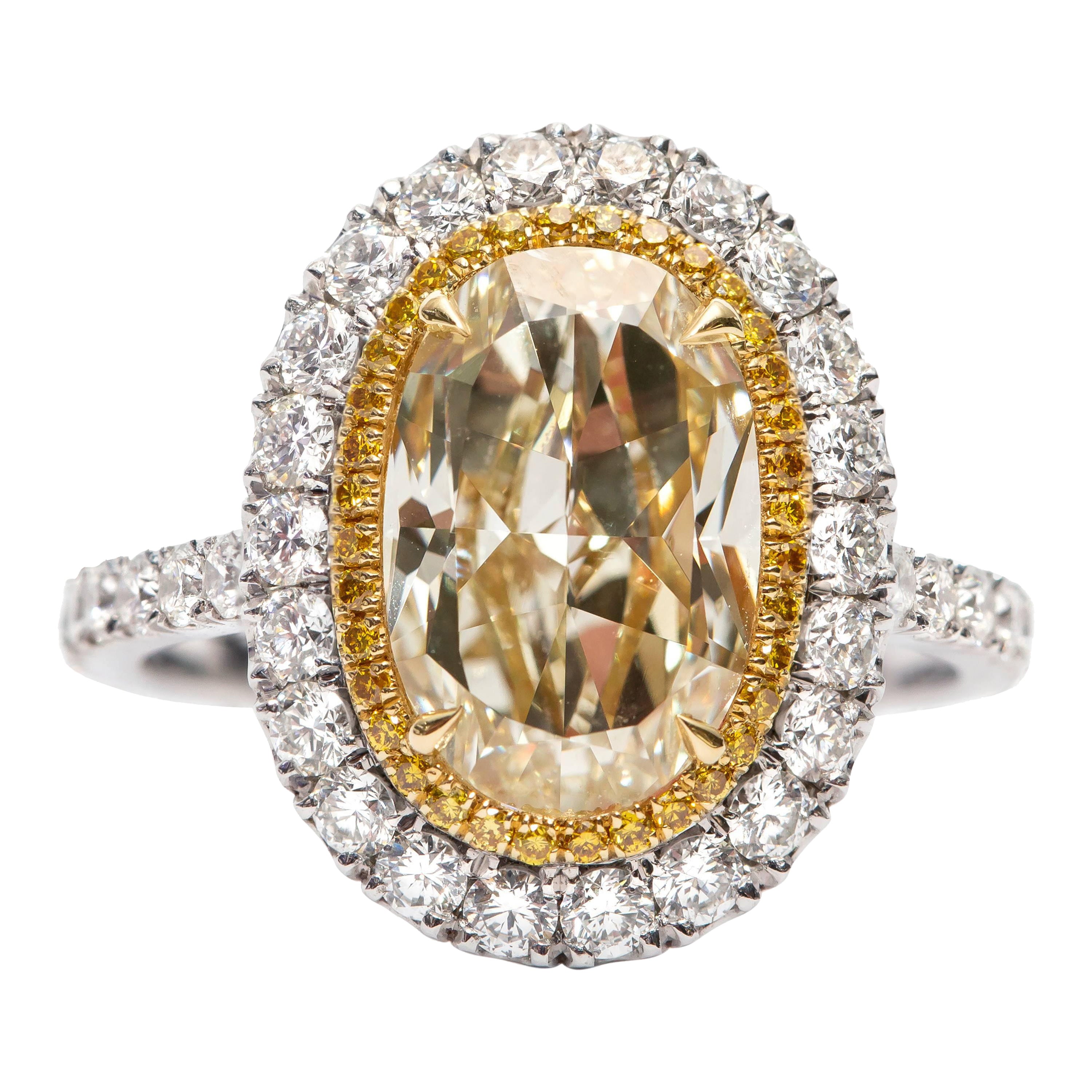 Ovaler Platinring mit maßgeschneidertem Halo-Fassung für 3-5 Karat gelber und weißer Diamant im Angebot
