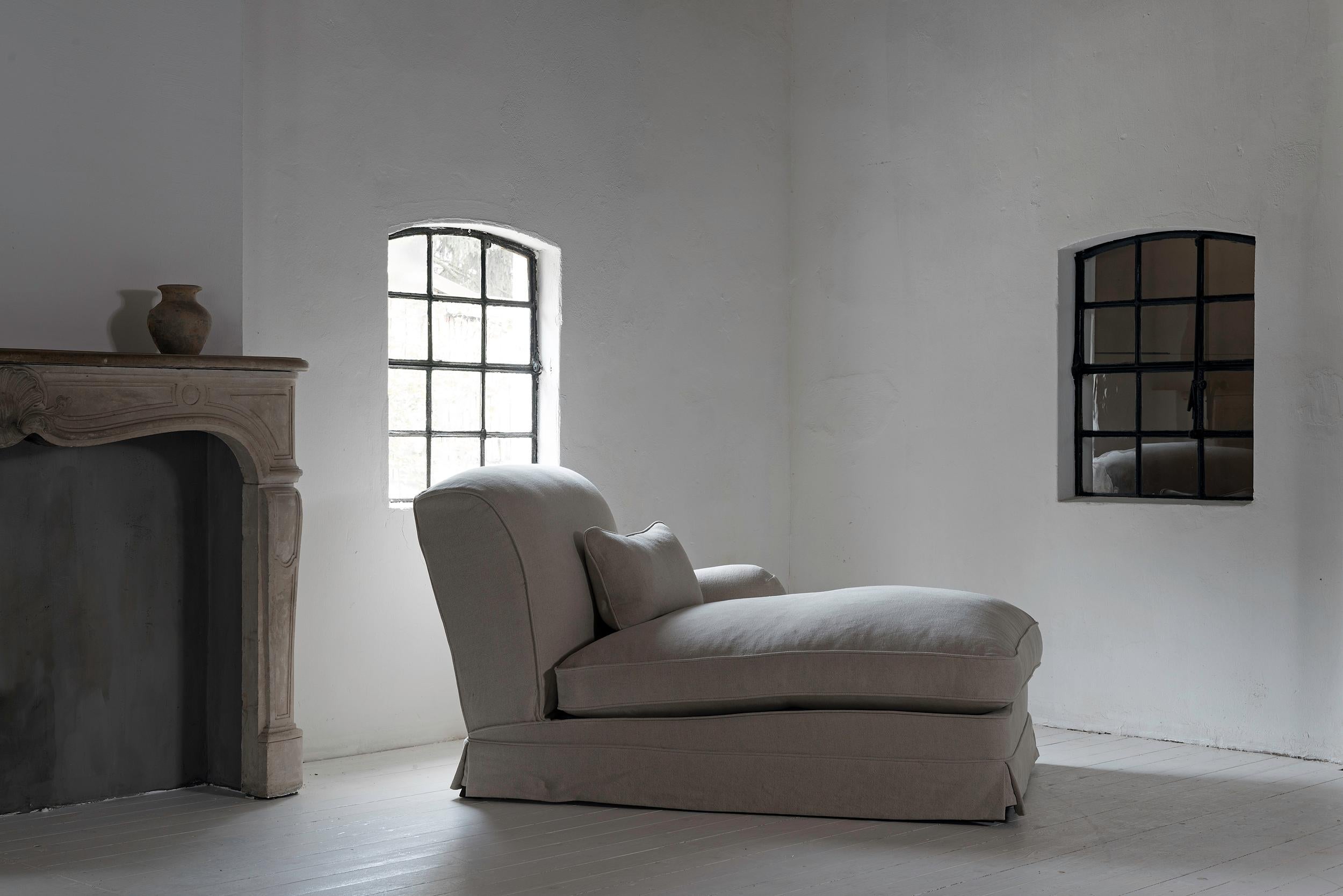 Bespoke Handmade Belgian Linen Daybed For Sale 1