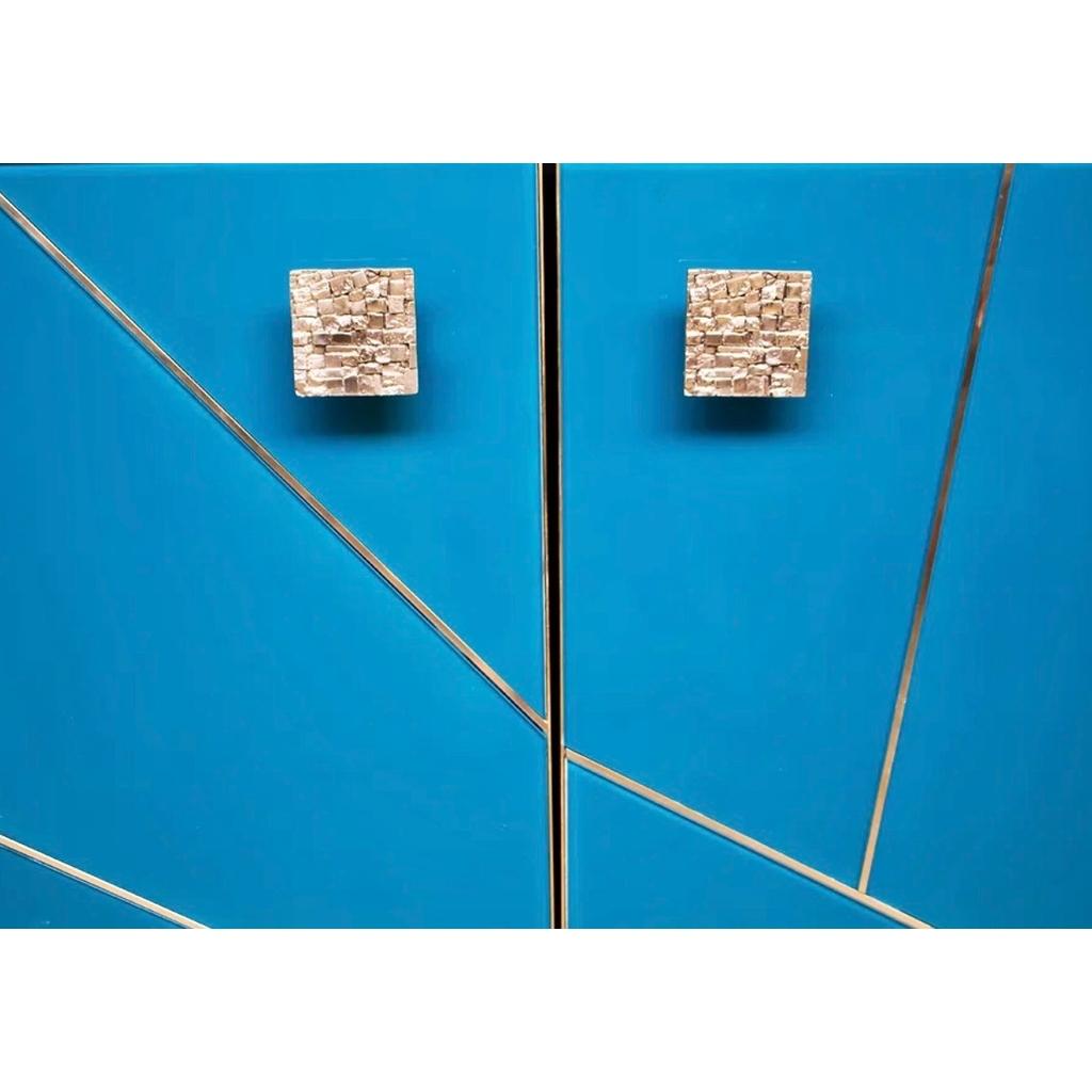 Organique Meuble de rangement italien sur mesure à 2 portes en verre bleu turquoise à motif de branche abstraite en vente