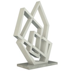 Scultura alta moderna geometrica in alluminio fatta a mano su base di marmo