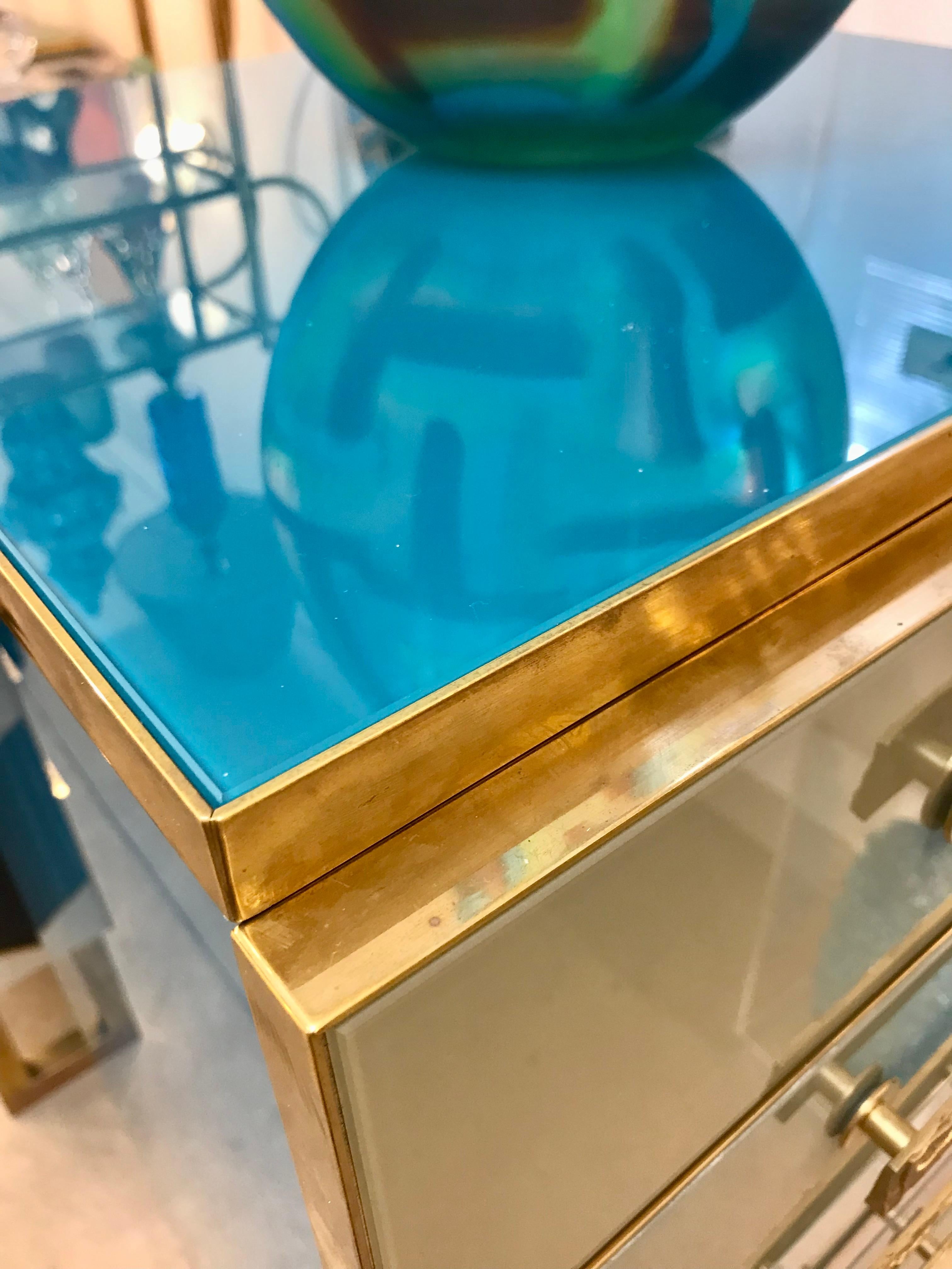 XXIe siècle et contemporain Commode Semainier italienne Art Déco sur mesure à 7 tiroirs en verre bleu taupe gris en vente