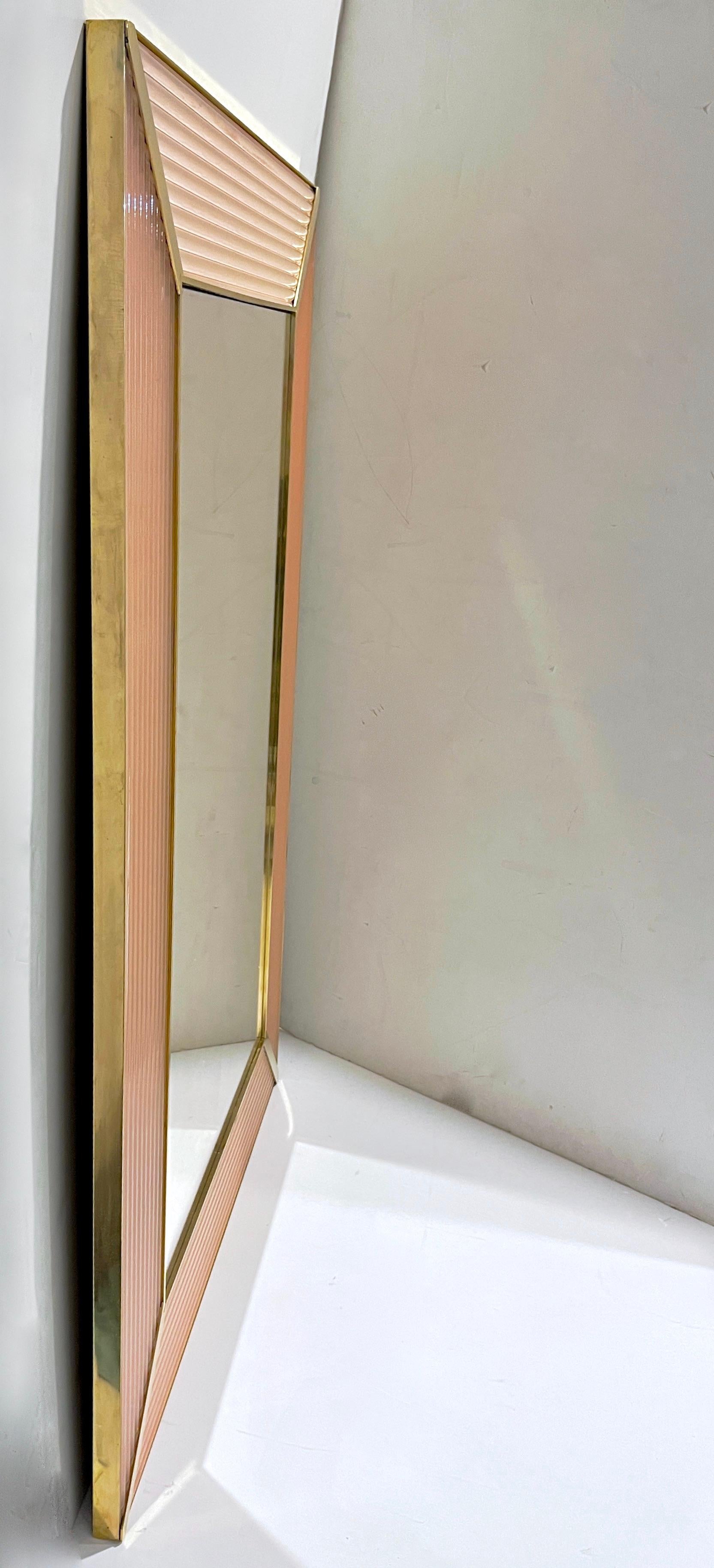 Art déco Miroir en verre de Murano cannelé rose irisé de conception Art Déco italienne sur mesure en vente