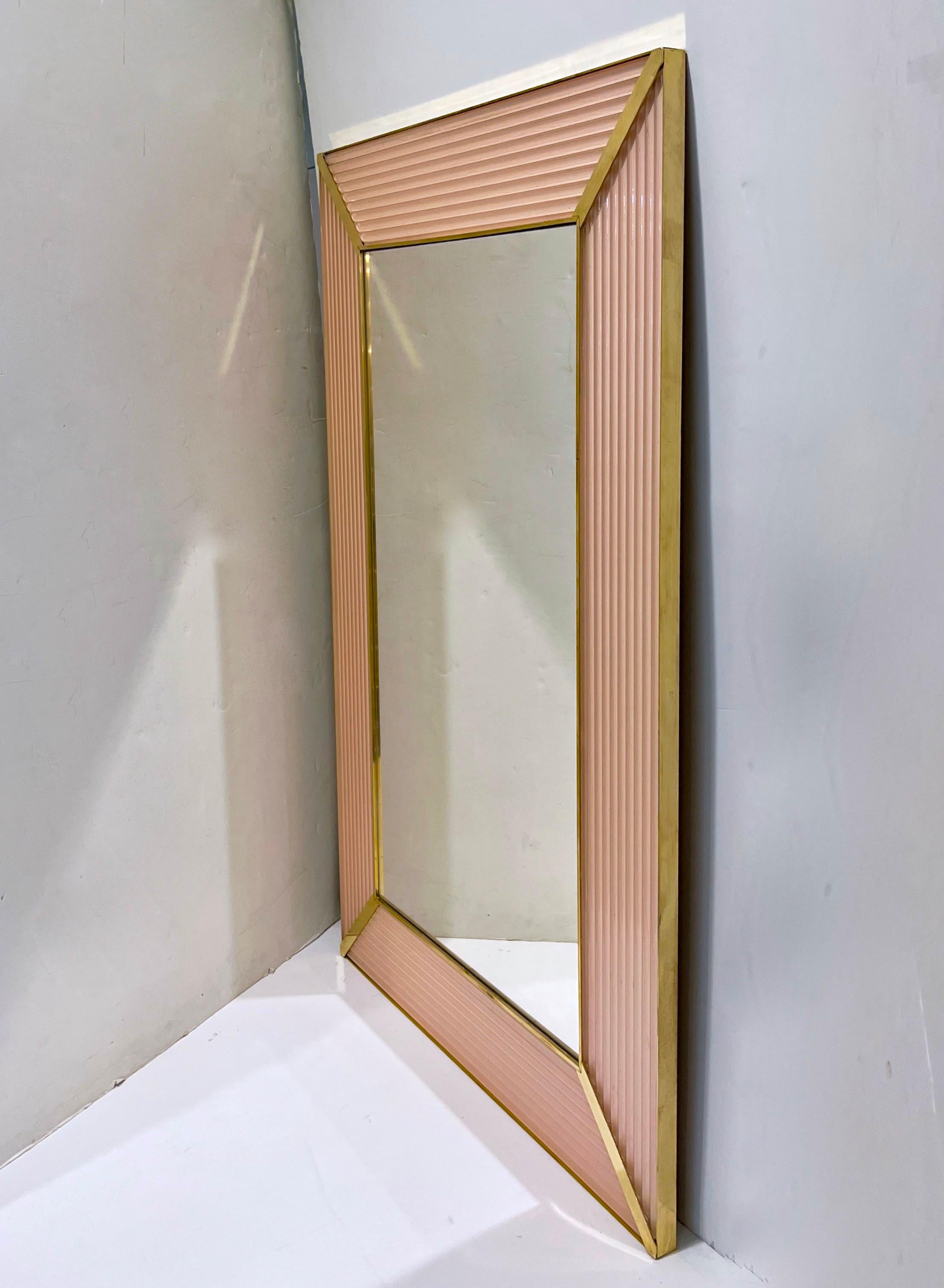 Bespoke Italian Art Deco Design Iridescent Pink Fluted Murano Glass Brass Mirror For Sale 3
