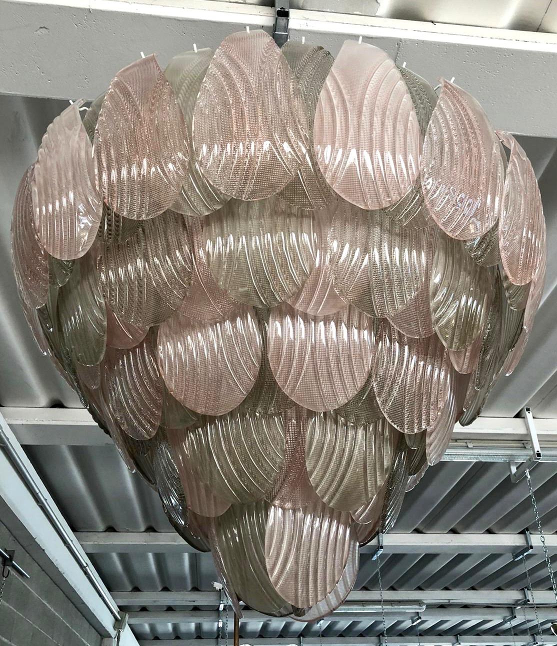 XXIe siècle et contemporain Lustre à feuilles en verre de Murano rose et vert de conception Art Déco italienne sur mesure en vente