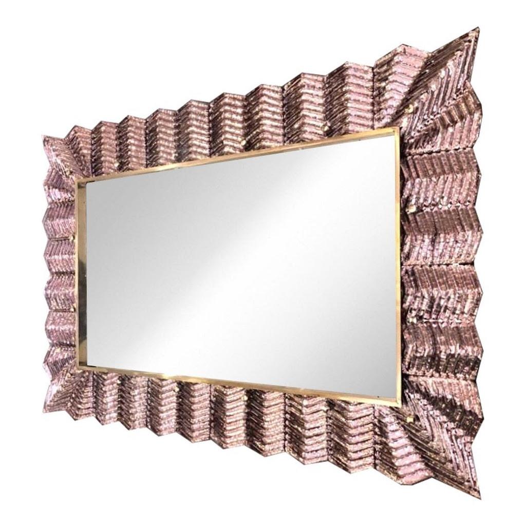 Miroir en verre de Murano et laiton à motif Art déco italien sur mesure avec volants en or en vente 2