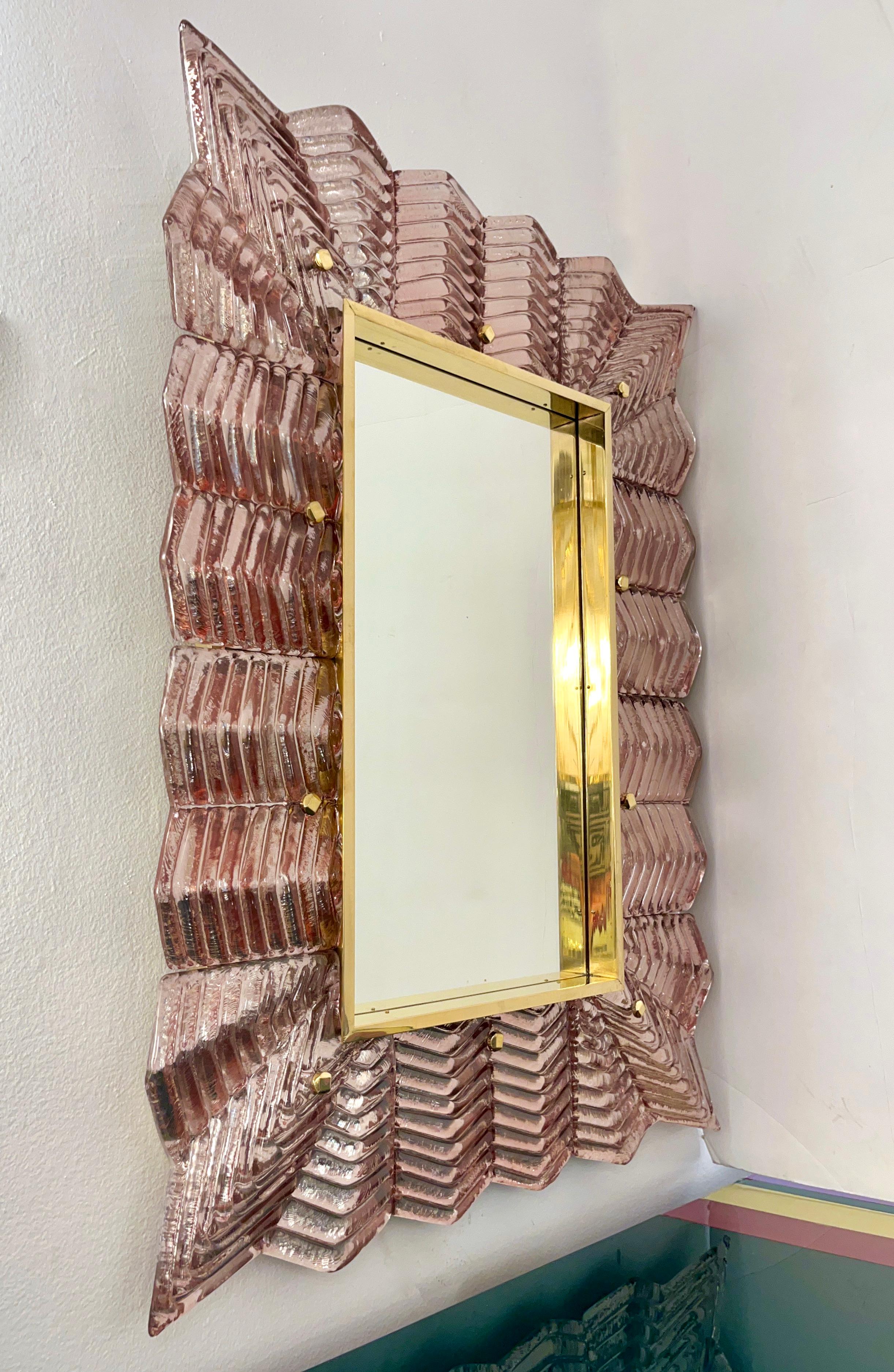 Art déco Miroir en verre de Murano en laiton, sur mesure, de style Art Deco Design Small Ruffled Pink en vente