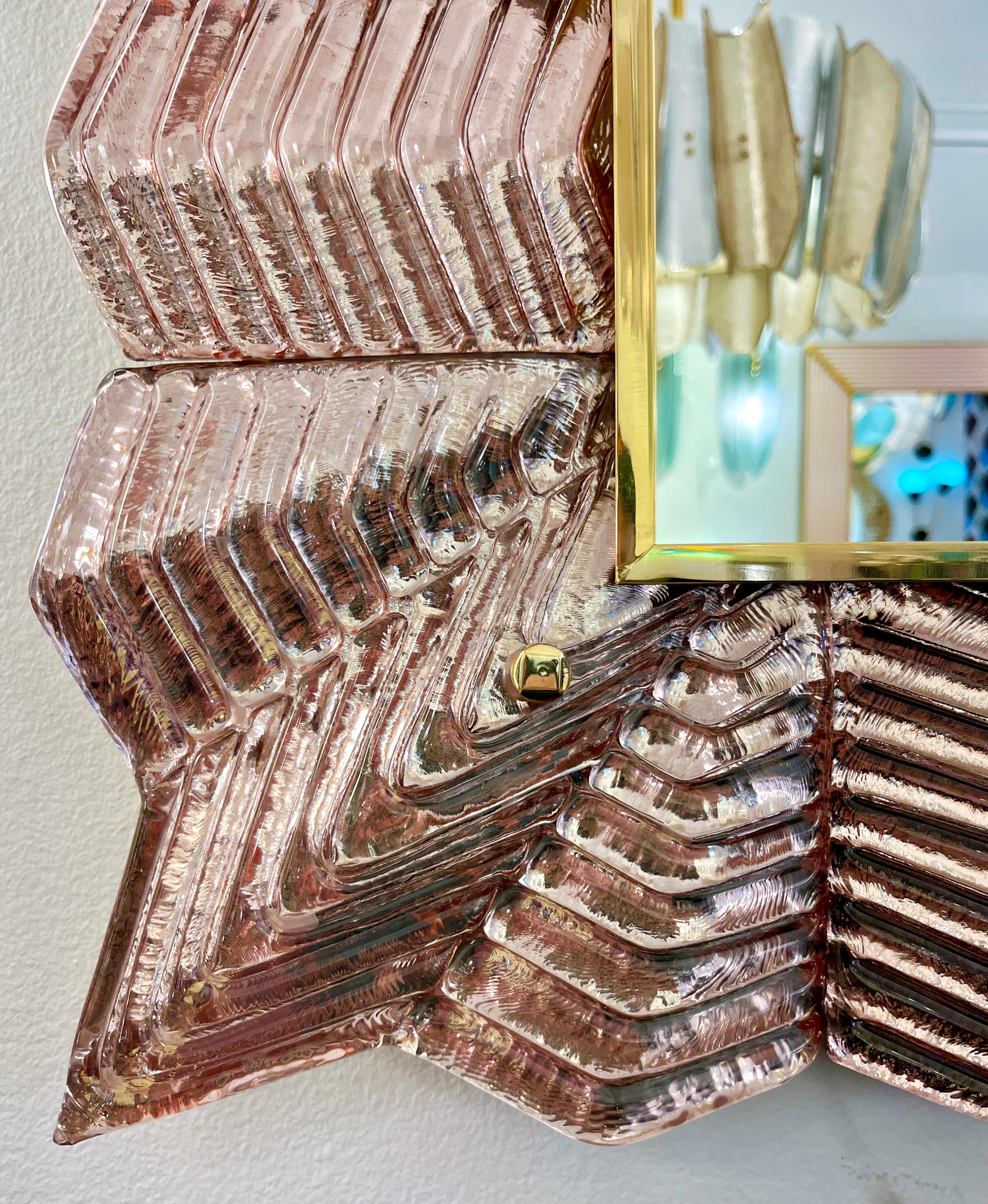 Bespoke Italian Art Deco Design Small Ruffled Pink Murano Glass Brass Mirror In New Condition For Sale In New York, NY