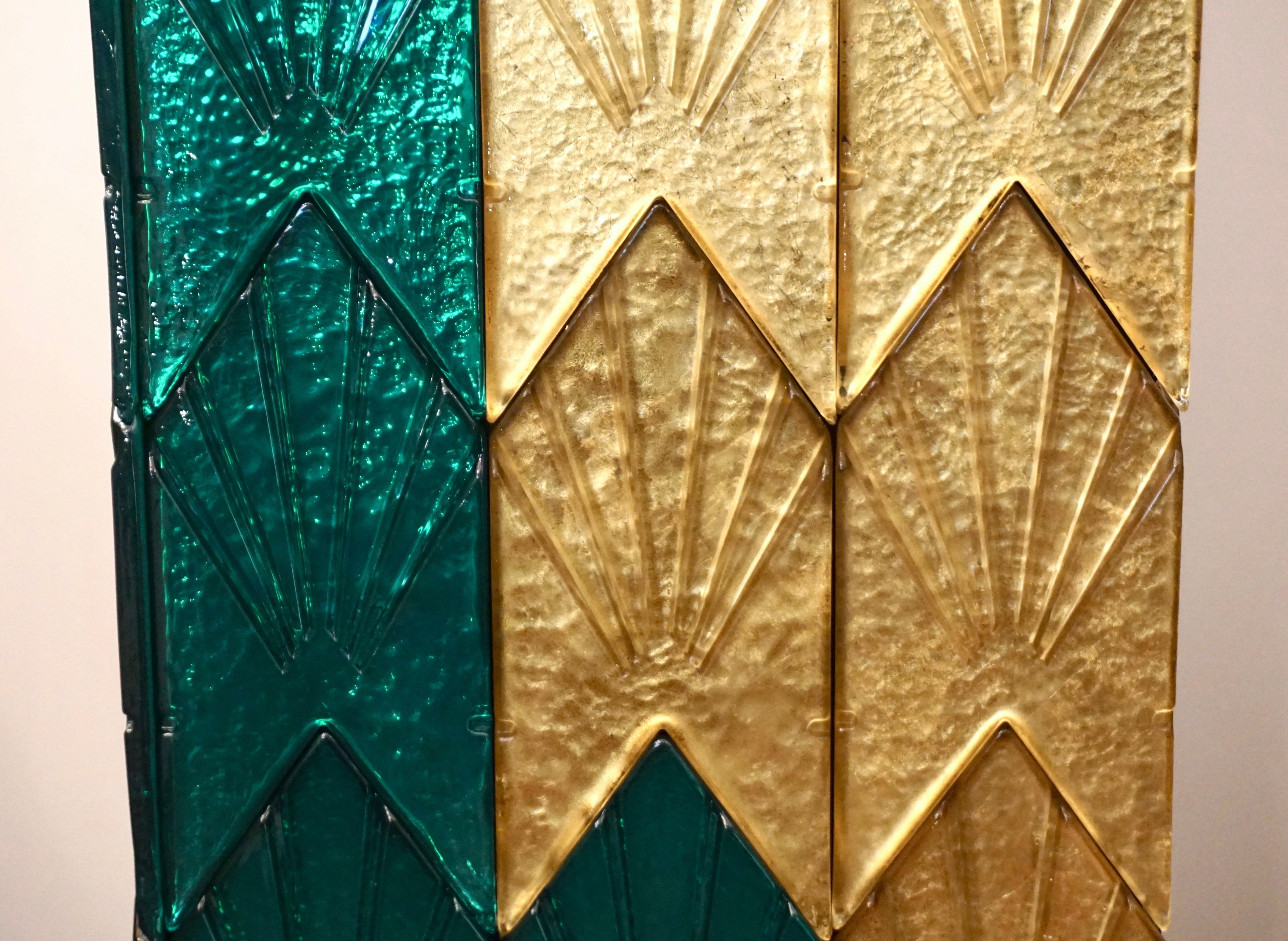 XXIe siècle et contemporain Piédestaux en bois et laiton en verre de Murano vert et or de style Art Déco italien sur mesure en vente