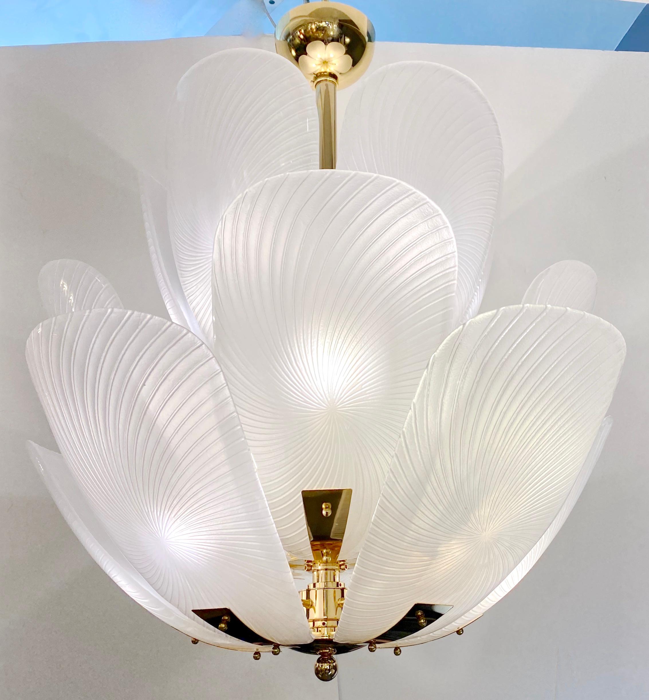 Bespoke Italian Art Nouveau Organic Design White Murano Glass Tulip Chandelier For Sale 3