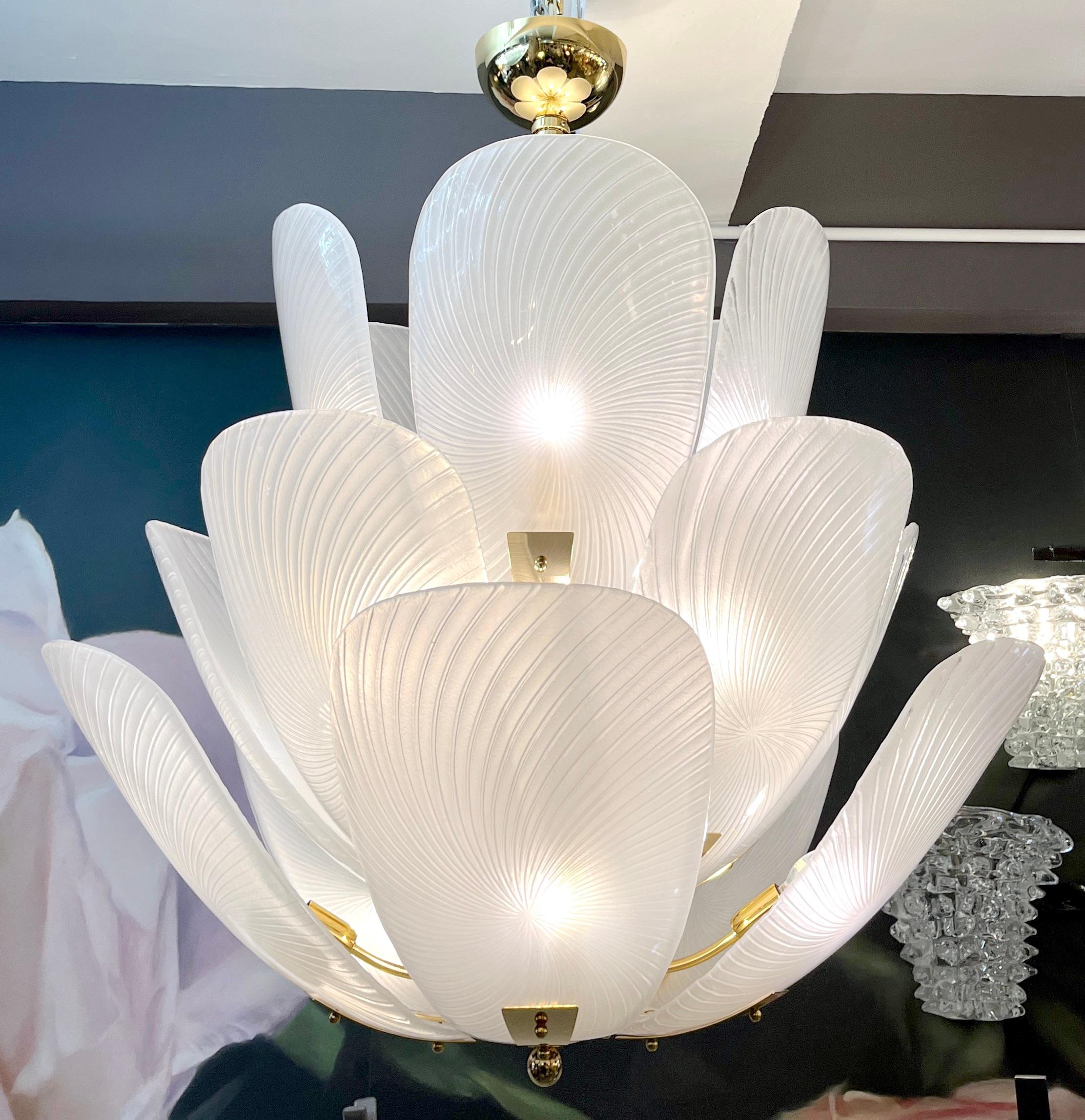 Bespoke Italian Art Nouveau Organic Design White Murano Glass Tulip Chandelier For Sale 4