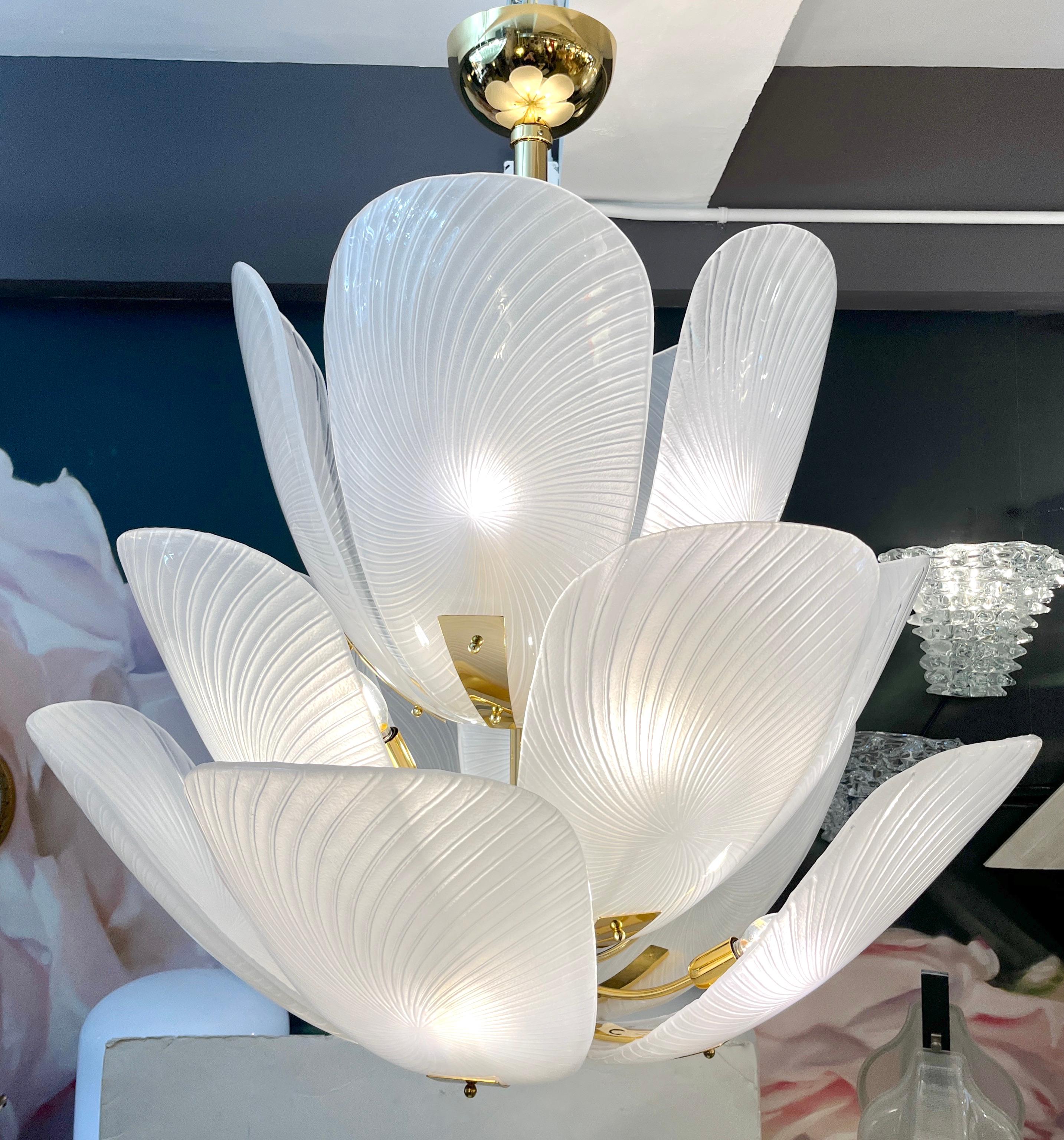 Organic Modern Bespoke Italian Art Nouveau Organic Design White Murano Glass Tulip Chandelier For Sale