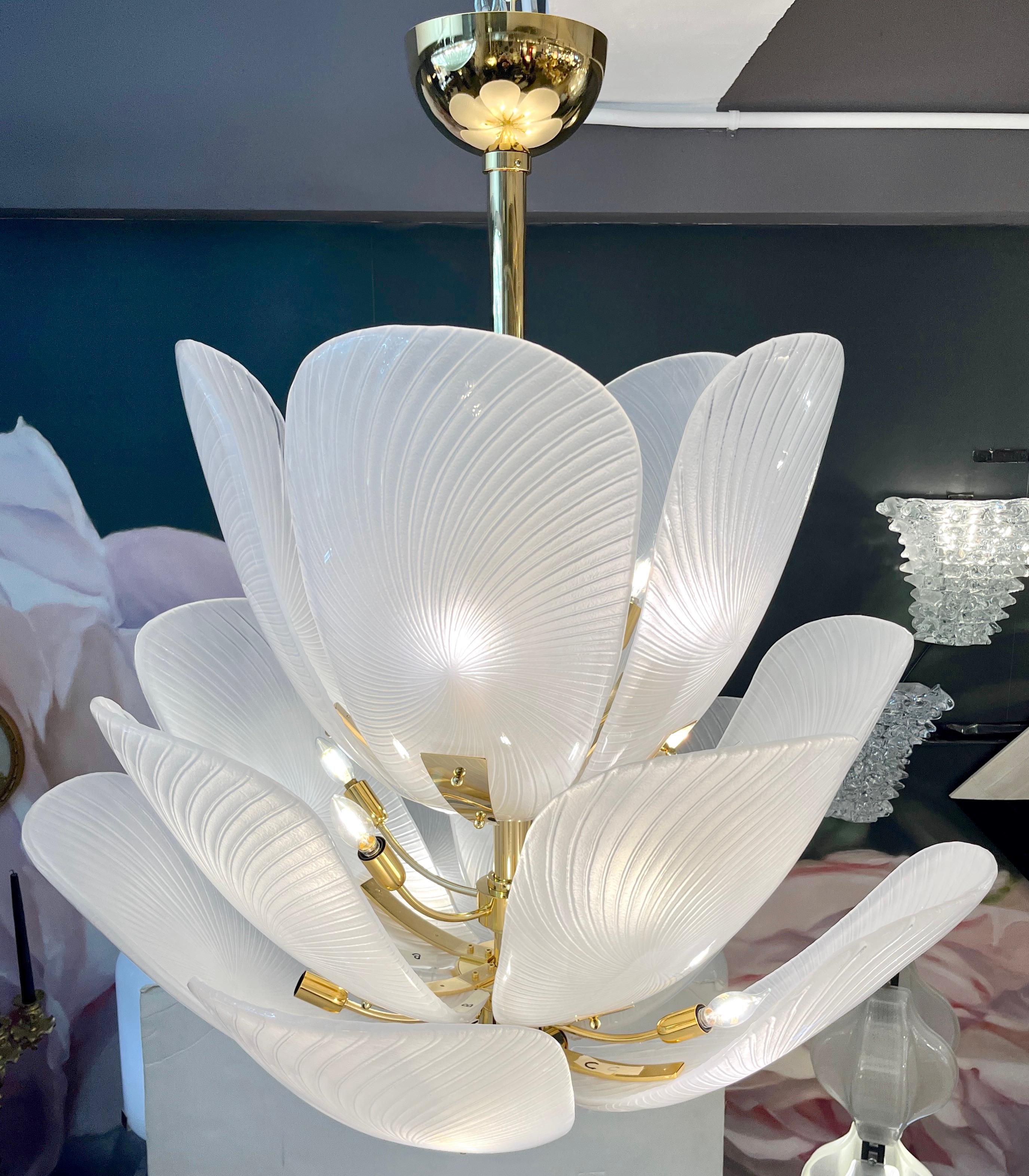 Contemporary Bespoke Italian Art Nouveau Organic Design White Murano Glass Tulip Chandelier For Sale