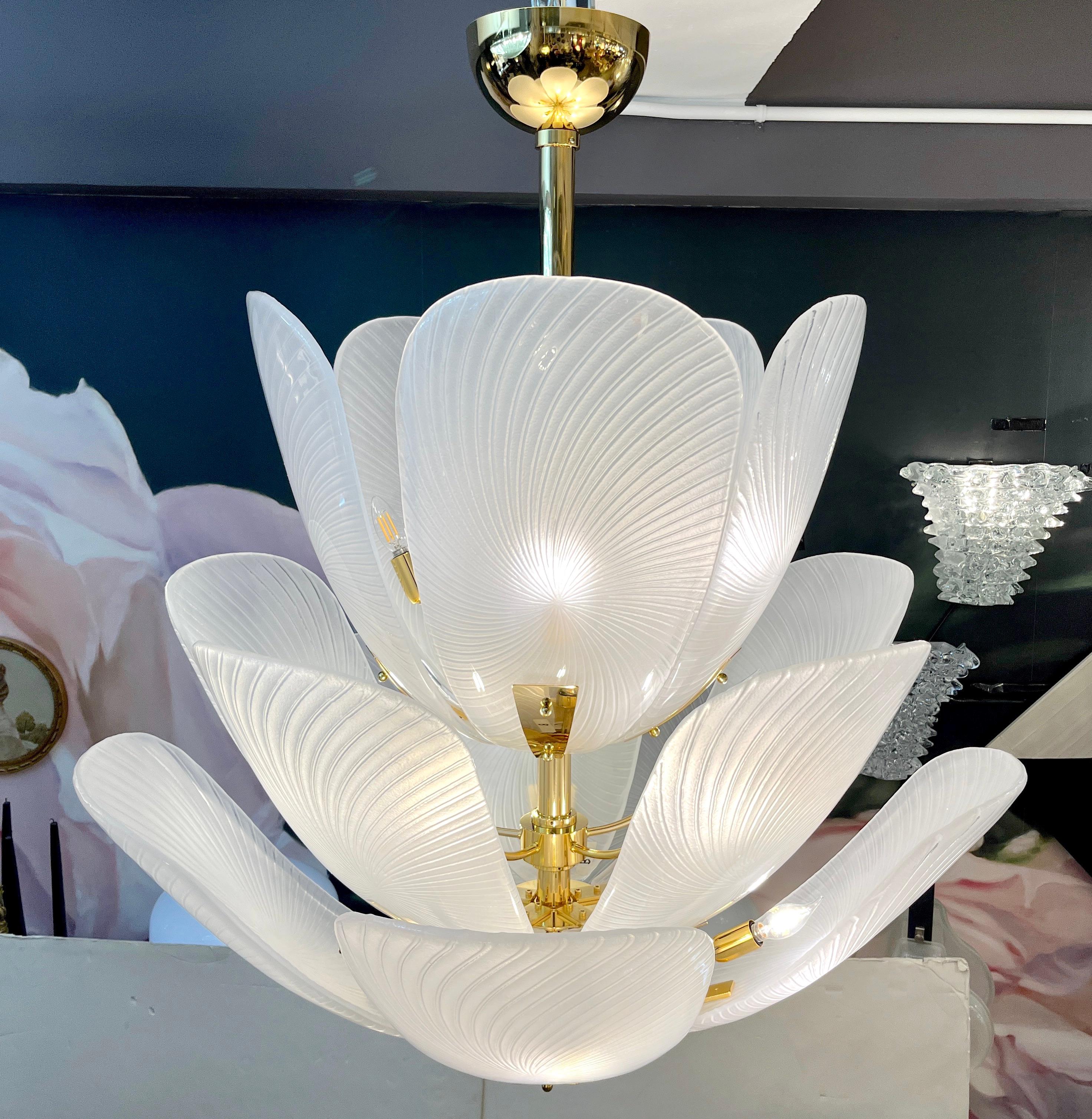 Bespoke Italian Art Nouveau Organic Design White Murano Glass Tulip Chandelier For Sale 2