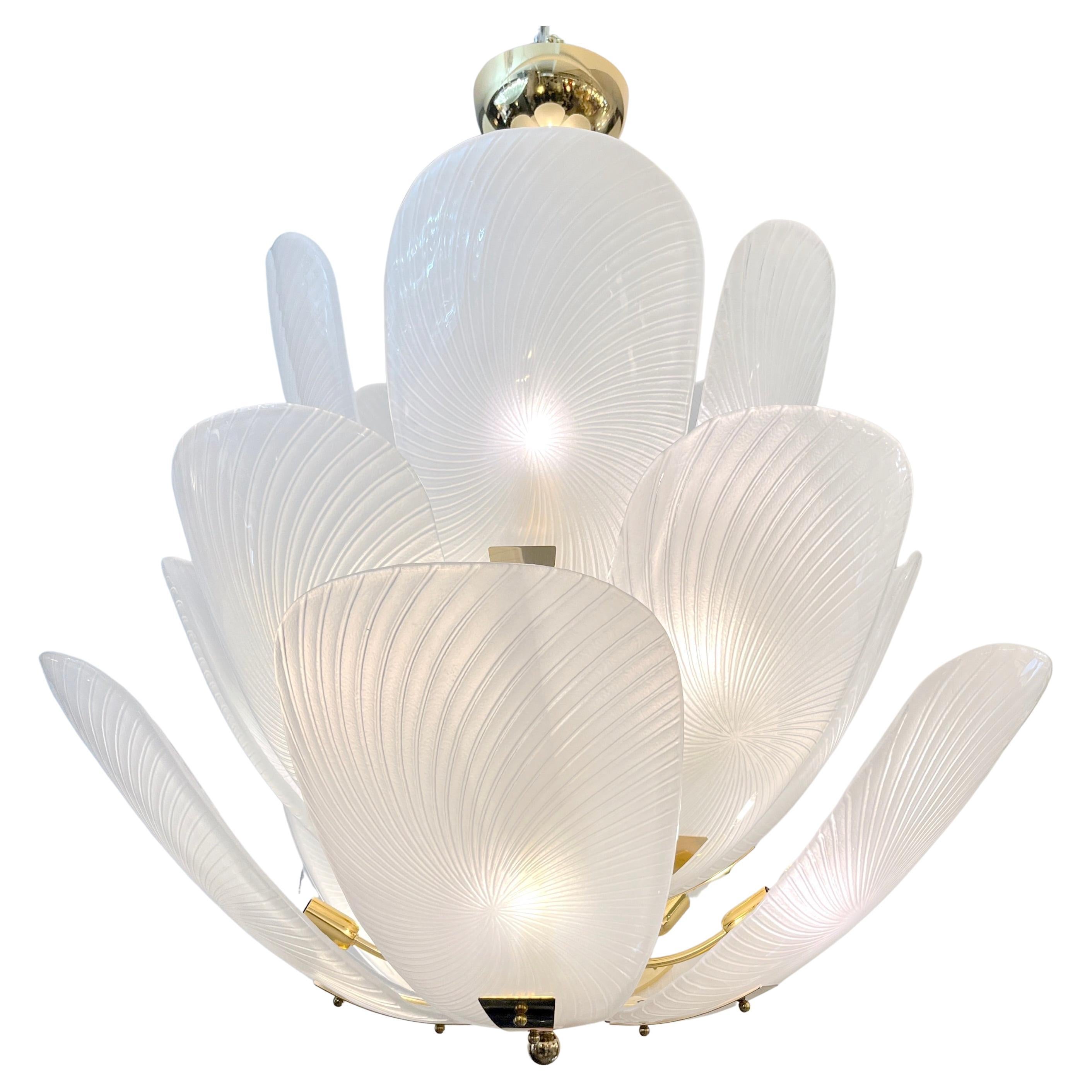 Lustre tulipe en verre de Murano blanc de conception organique Art Nouveau italien sur mesure en vente