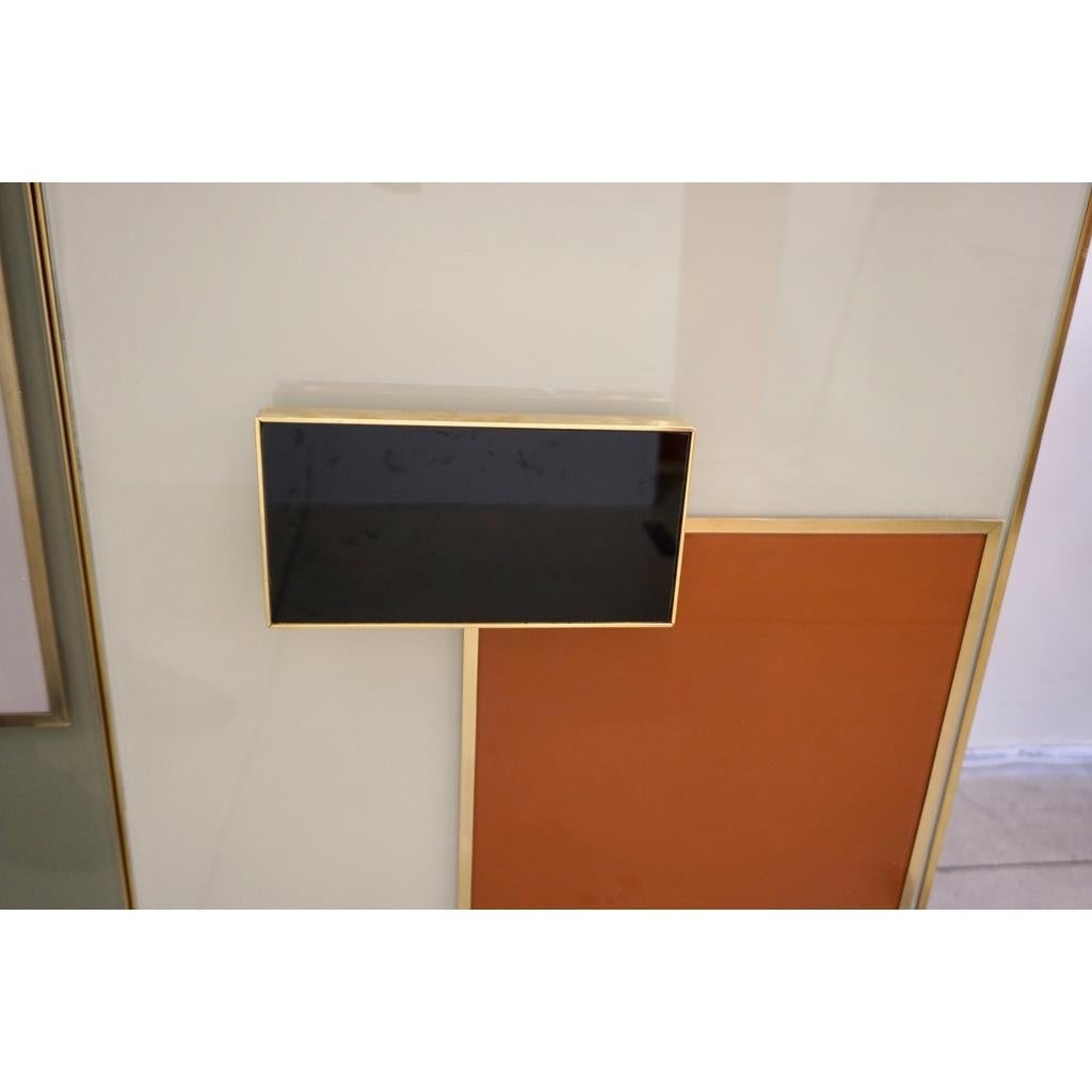 Maßgefertigter italienischer geometrischer postmoderner Schrank/Sideboard in Schwarz, Creme, Grün und Ocker (Italienisch) im Angebot