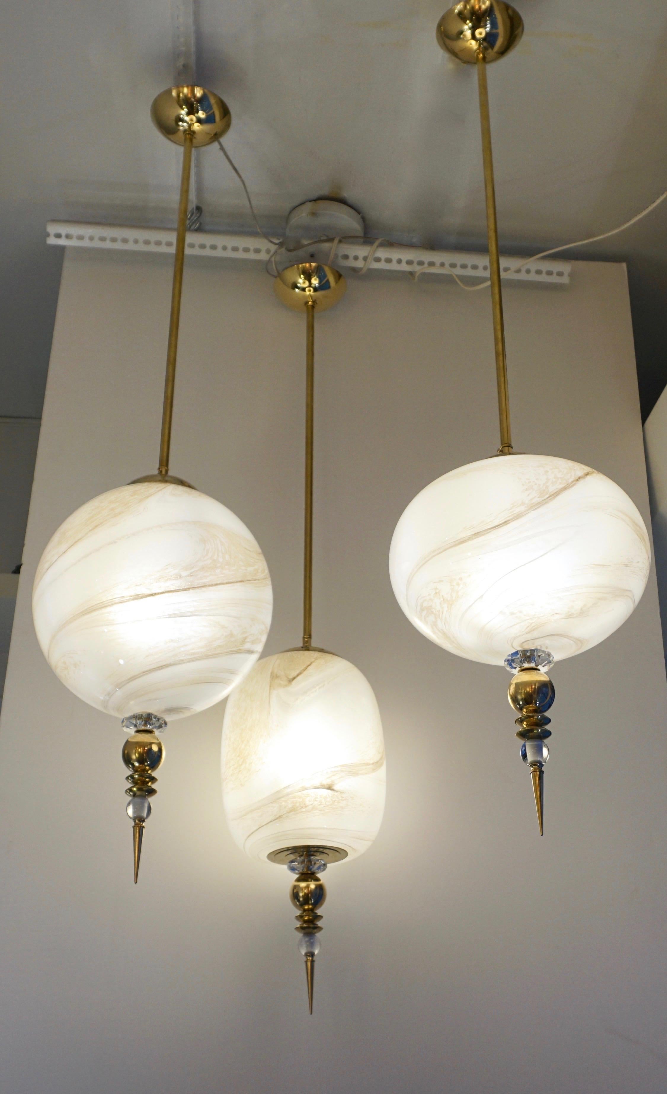 Organic Modern Bespoke Italian Brass and Cream White Alabaster Murano Glass Oval Pendant Light For Sale
