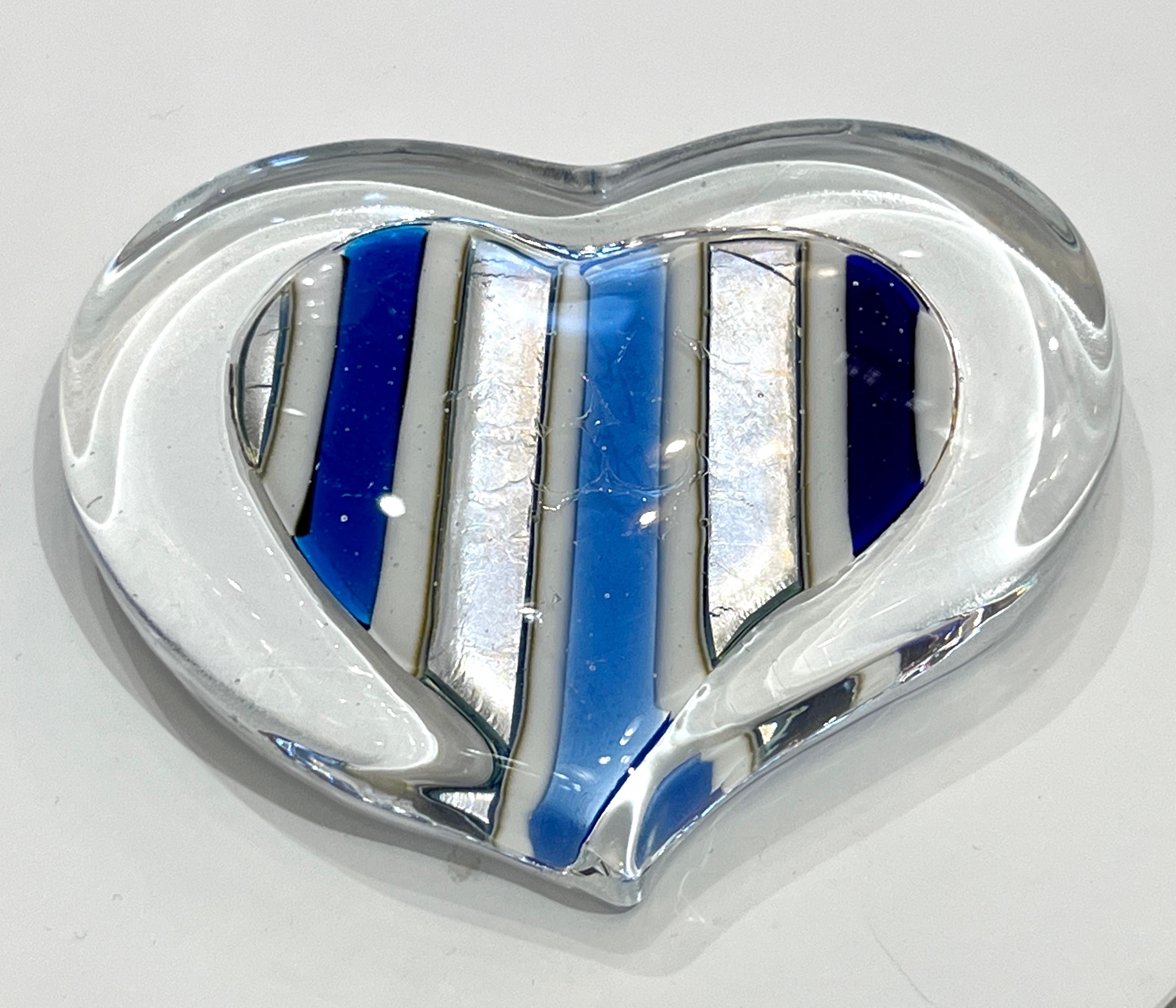 Contemporary Italian heart paperweight with striped post-modern decor, exclusive for Cosulich Interiors & Antiques by VeVe Glass, entirely handcrafted in colored Murano glass, white, silver, turquoise sky blue, lavender, cobalt royal blue colors,