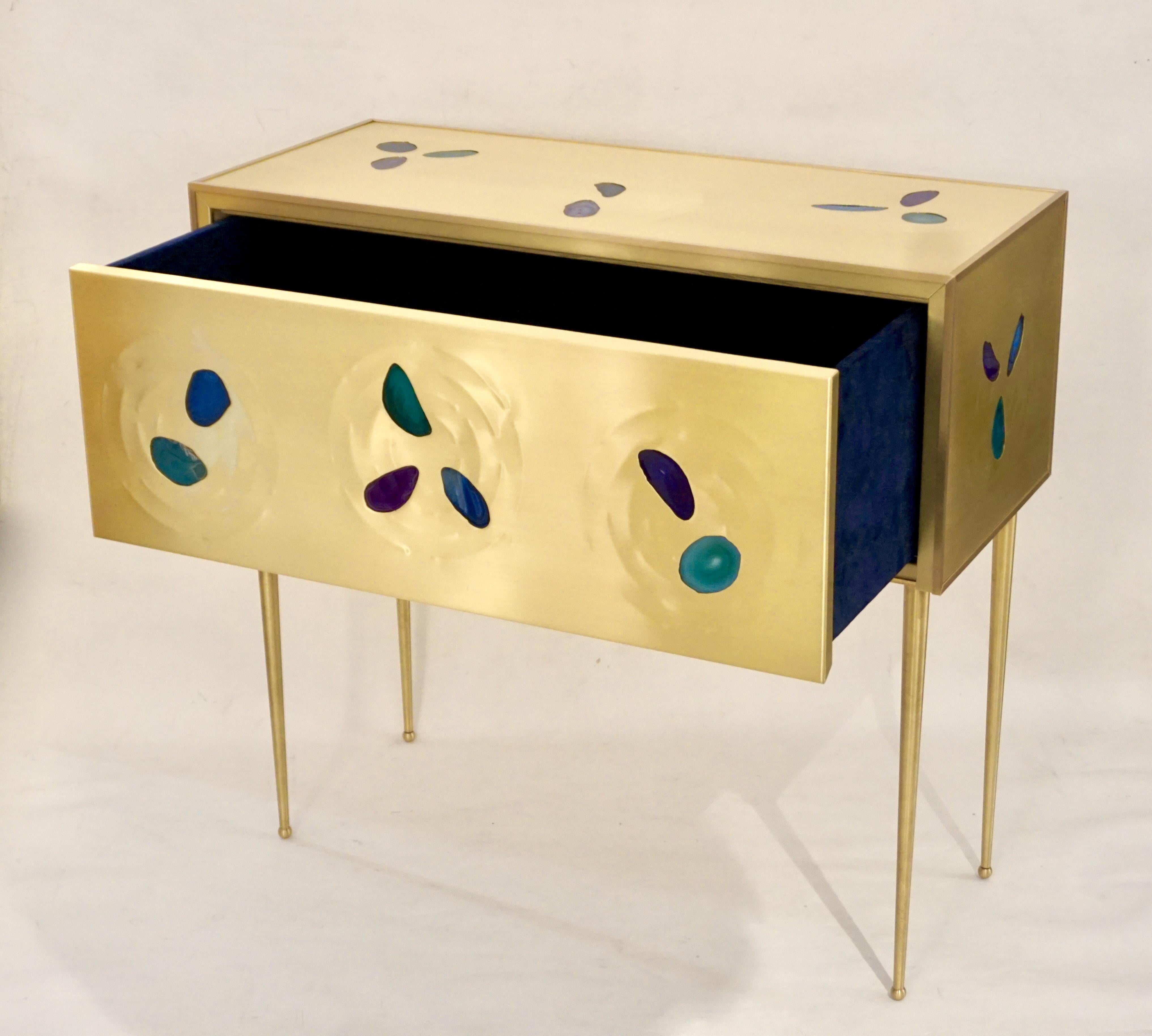 Contemporary modern Italian fine design console / side table with 1 soft closure drawer, entirely hadn't made and wrapped, the back as well, in gold brass decorated with organic insets of cut agate in purple, blue and green. The stone is set like