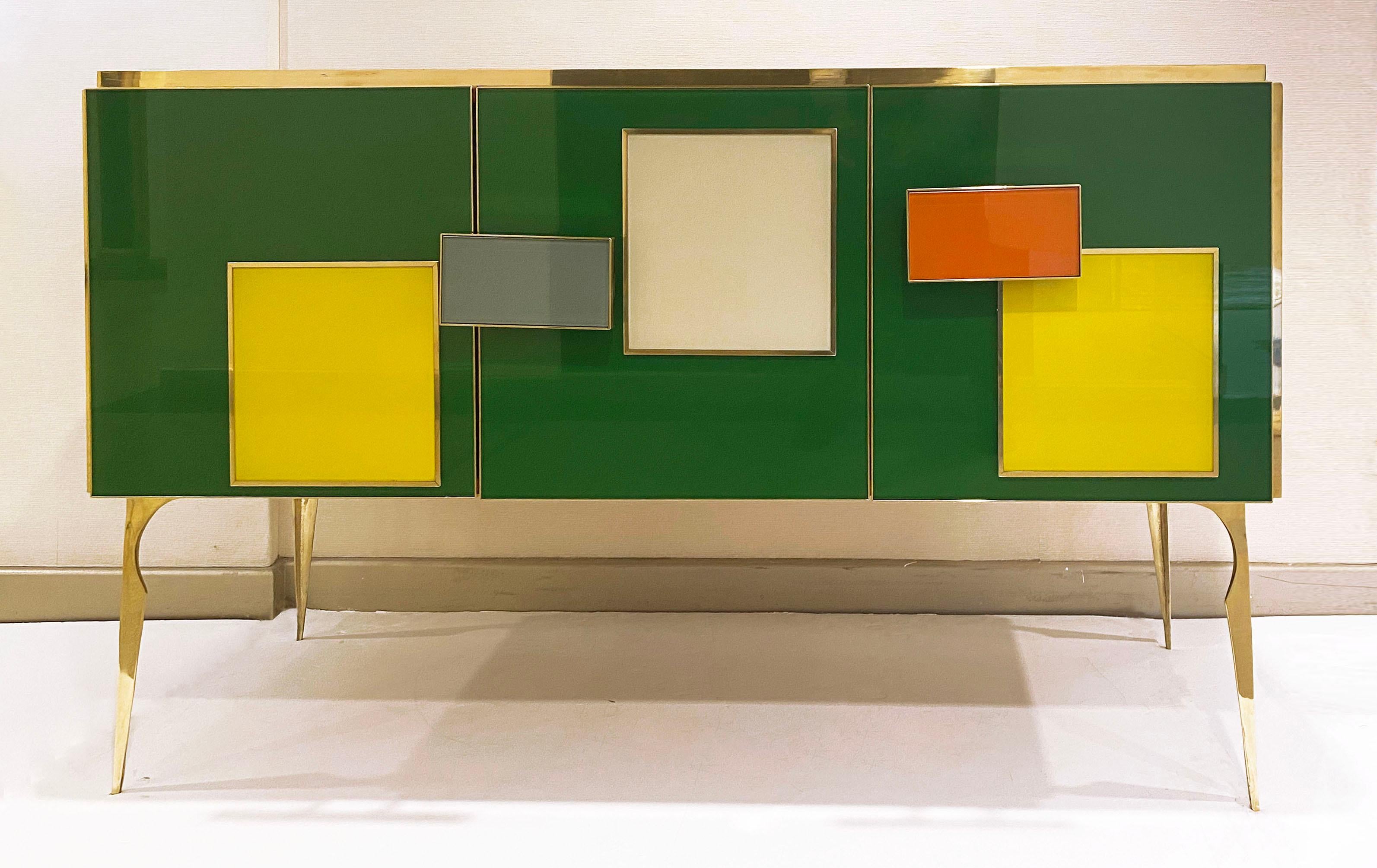 Buffet italien sur mesure de style postmoderne gomtrique vert orange jaune et gris en vente 4