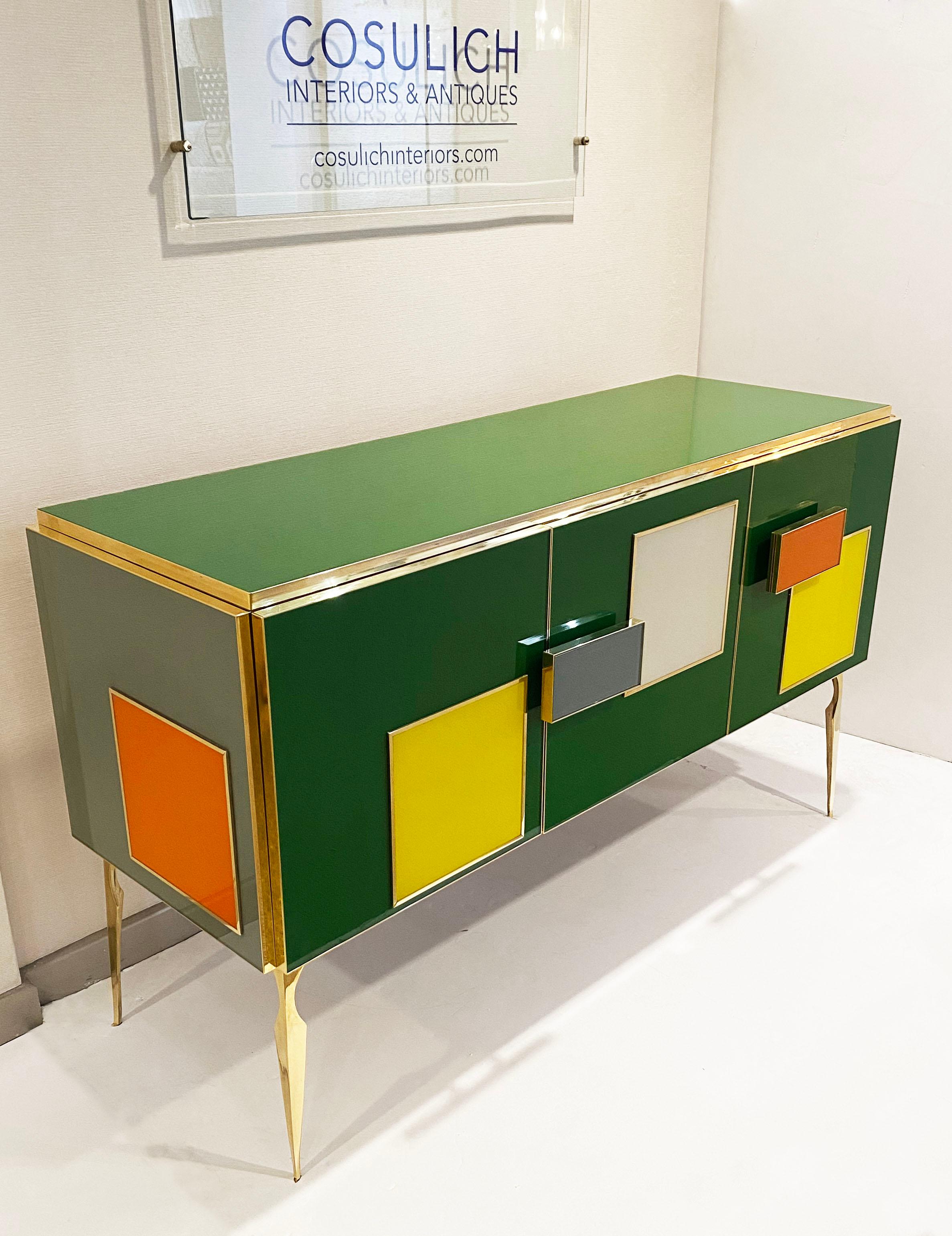 Postmoderne Buffet italien sur mesure de style postmoderne gomtrique vert, orange, jaune et gris en vente