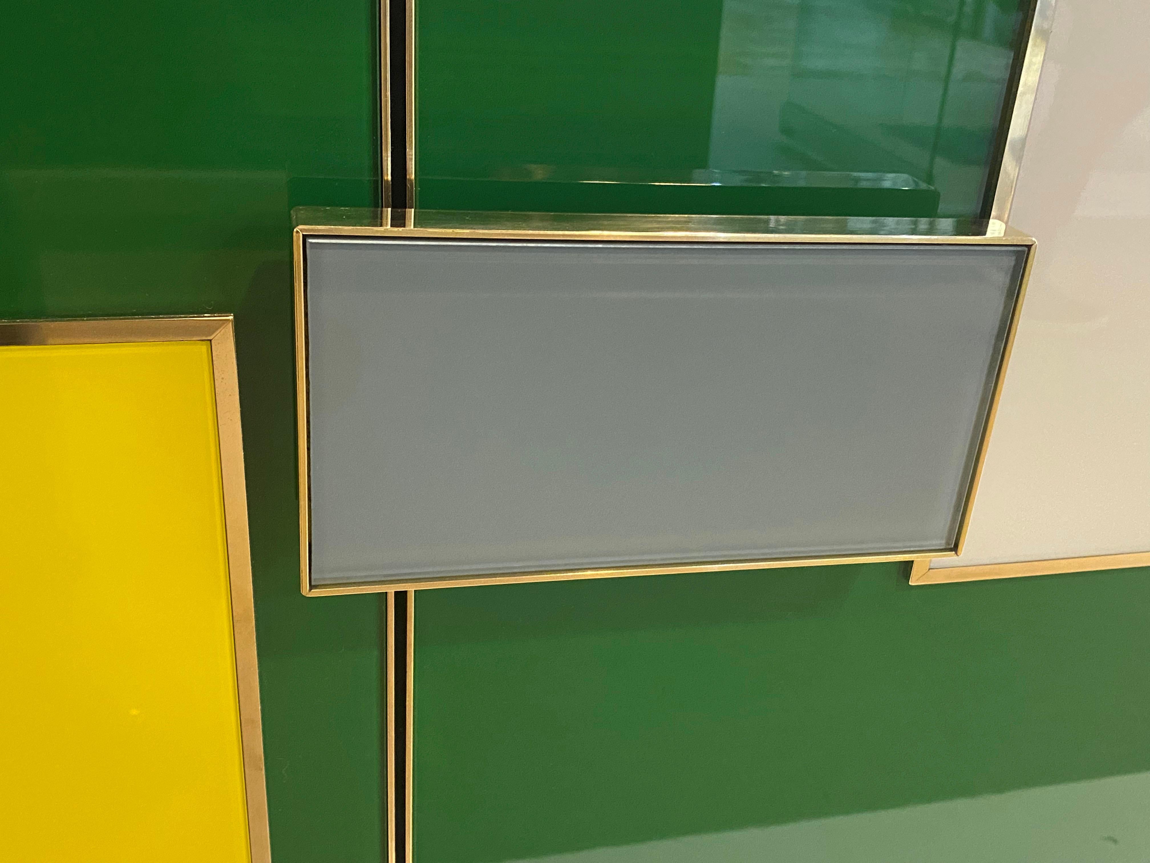 Buffet italien sur mesure de style postmoderne gomtrique vert, orange, jaune et gris en vente 1