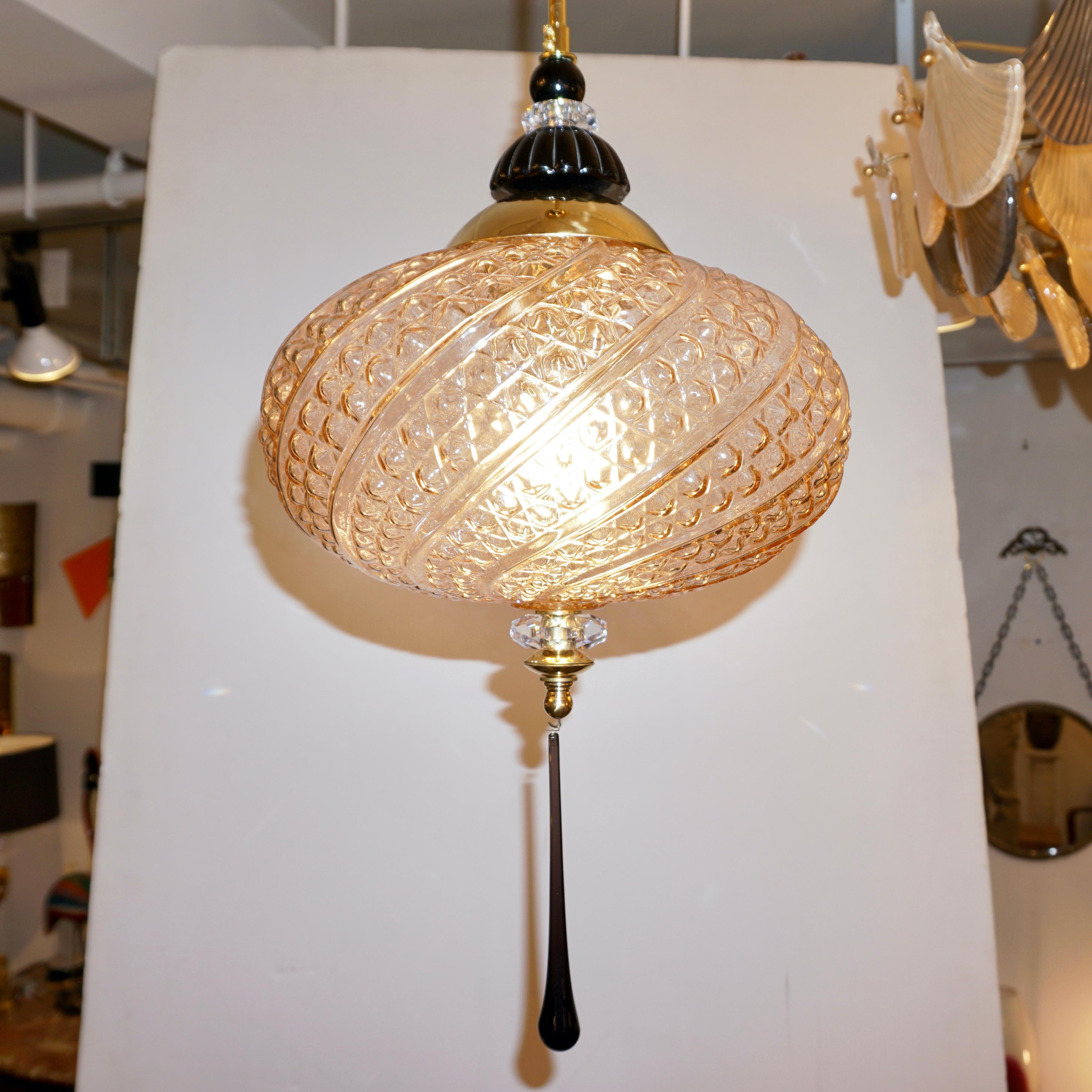 Bespoke Italian Horizontal Oval Black and Pink Murano Glass Brass Pendant Light For Sale 5