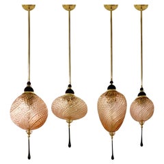 Lampe à suspension horizontale ovale italienne sur mesure en laiton et verre de Murano noir et rose