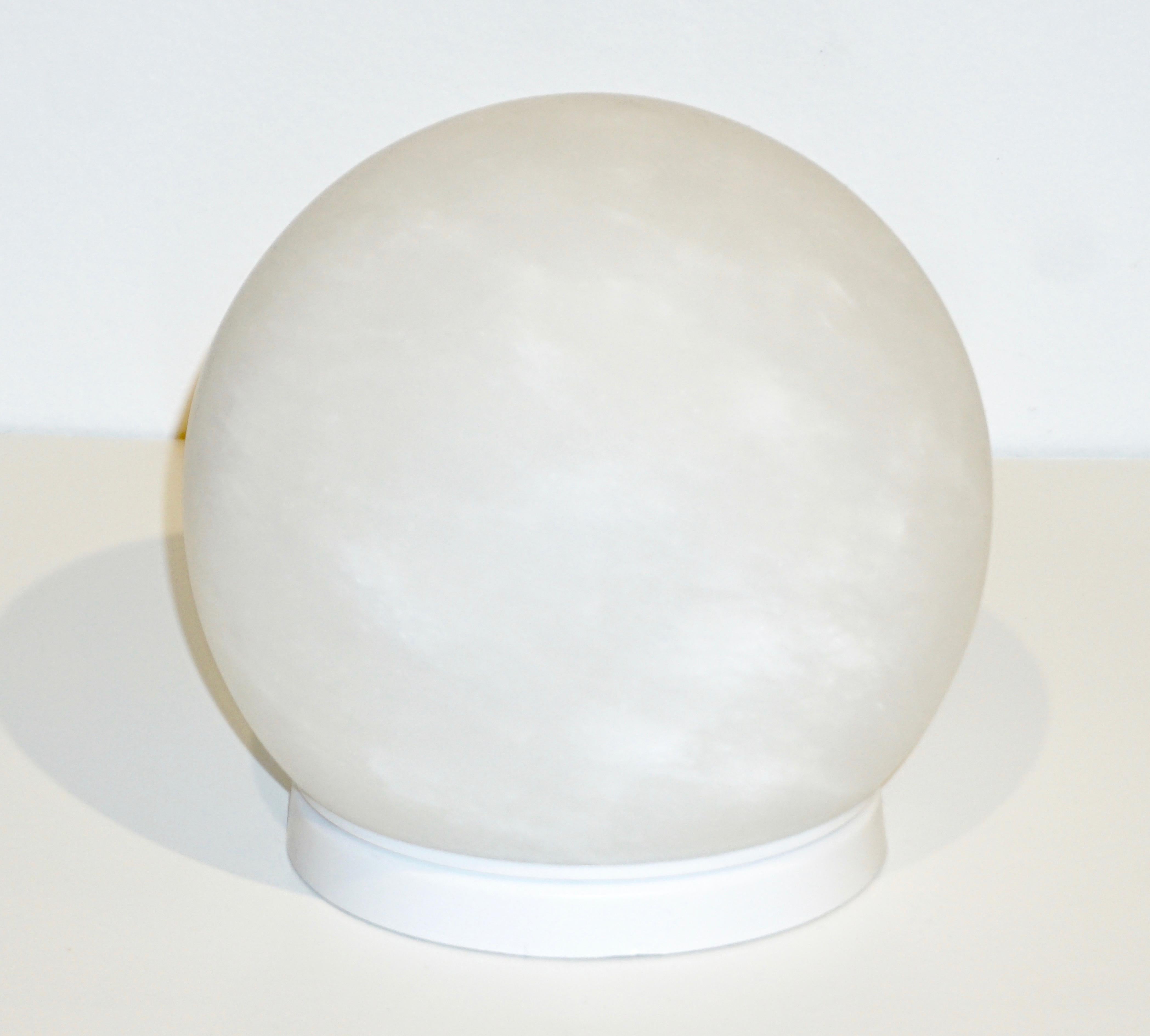 Bespoke Italian Minimalist White Alabaster Moon Wireless Round Table/Desk Lamp In New Condition For Sale In New York, NY