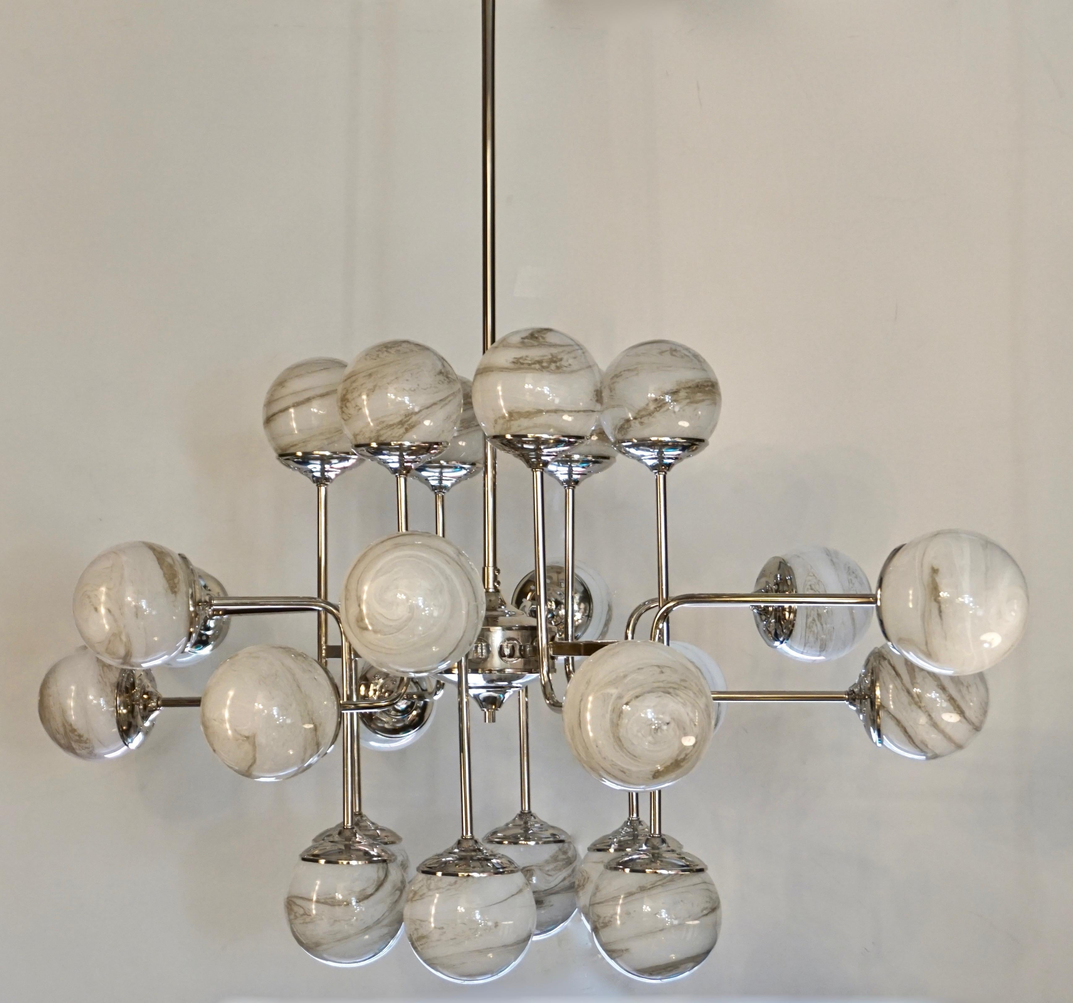 Lustre moderne italien sur mesure à 24 lumières en verre de Murano et en nickel, en albâtre, en Italie en vente 4