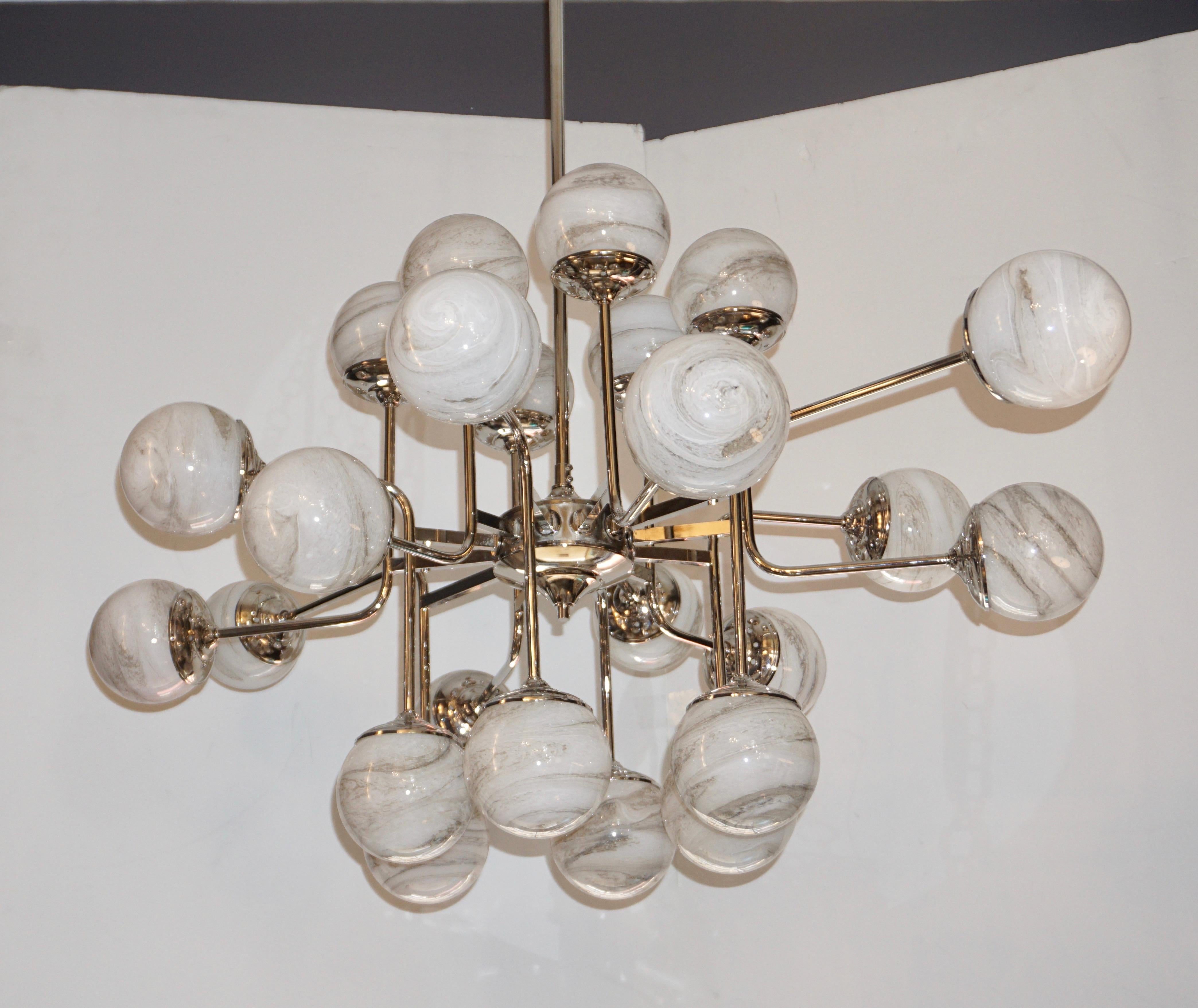Lustre moderne italien sur mesure à 24 lumières en verre de Murano et en nickel, en albâtre, en Italie en vente 6