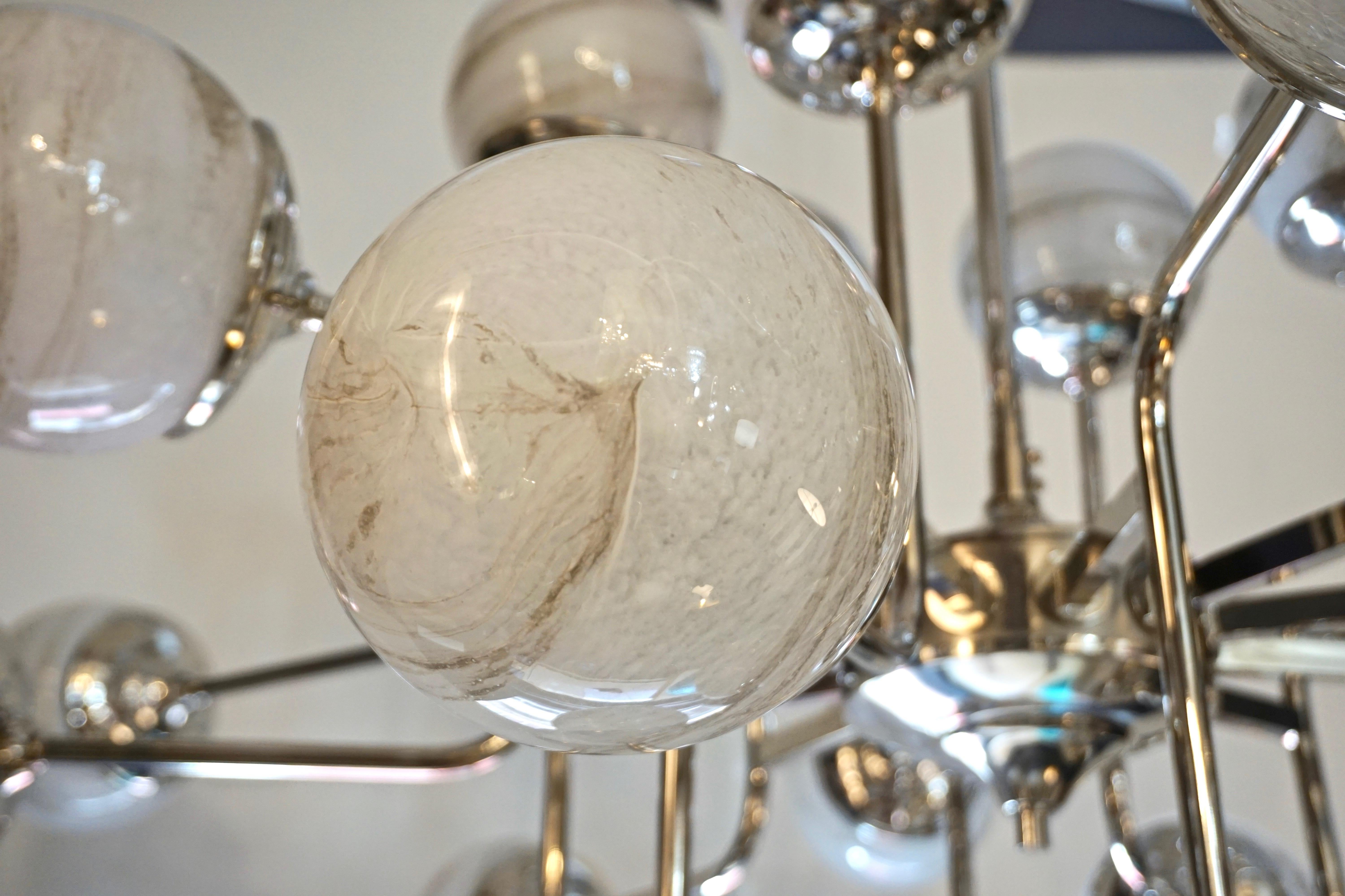 Organique Lustre moderne italien sur mesure à 24 lumières en verre de Murano et en nickel, en albâtre, en Italie en vente