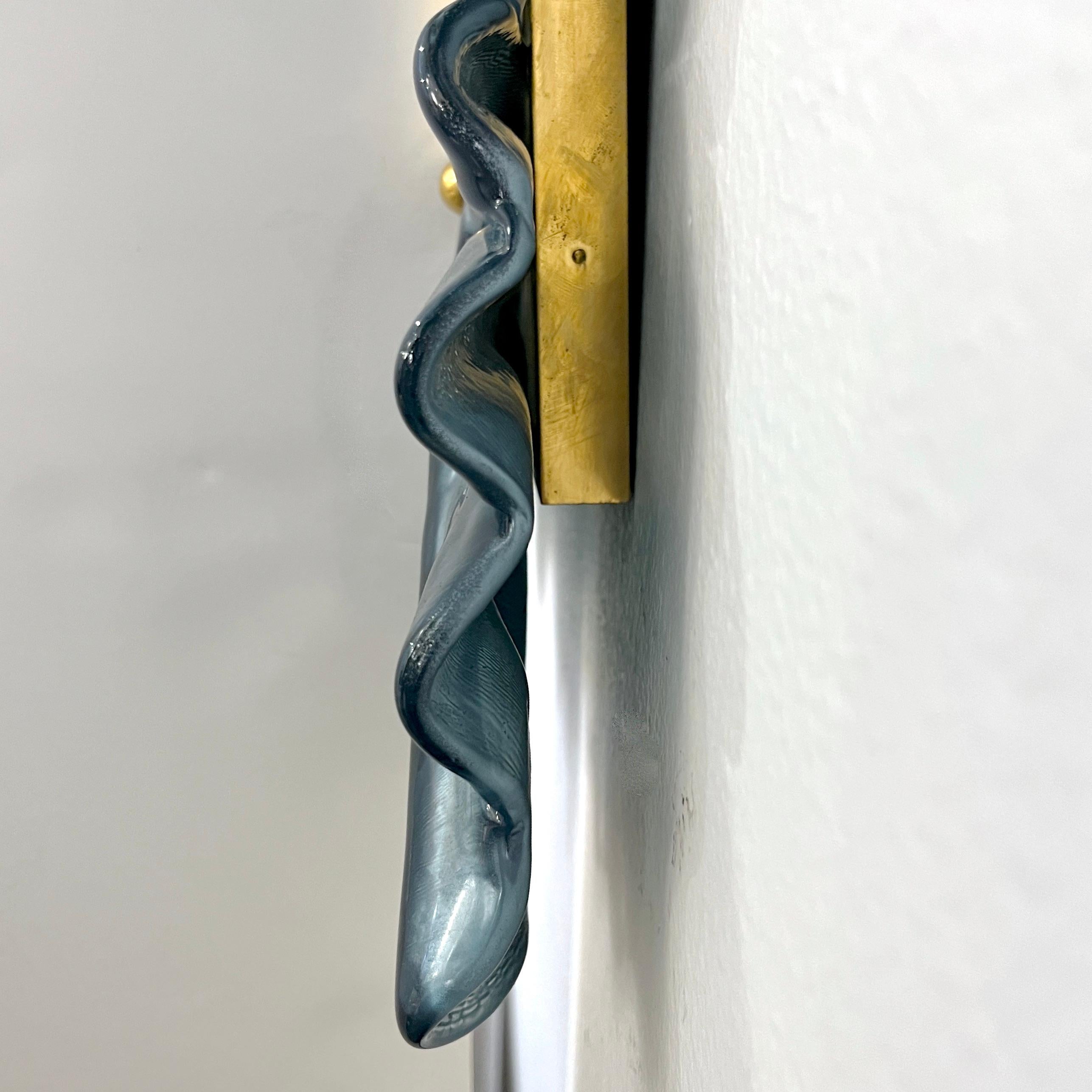 XXIe siècle et contemporain Miroir en verre de Murano, laiton, sur mesure, italien, moderne, Leaf Design Avio Silver Blue en vente