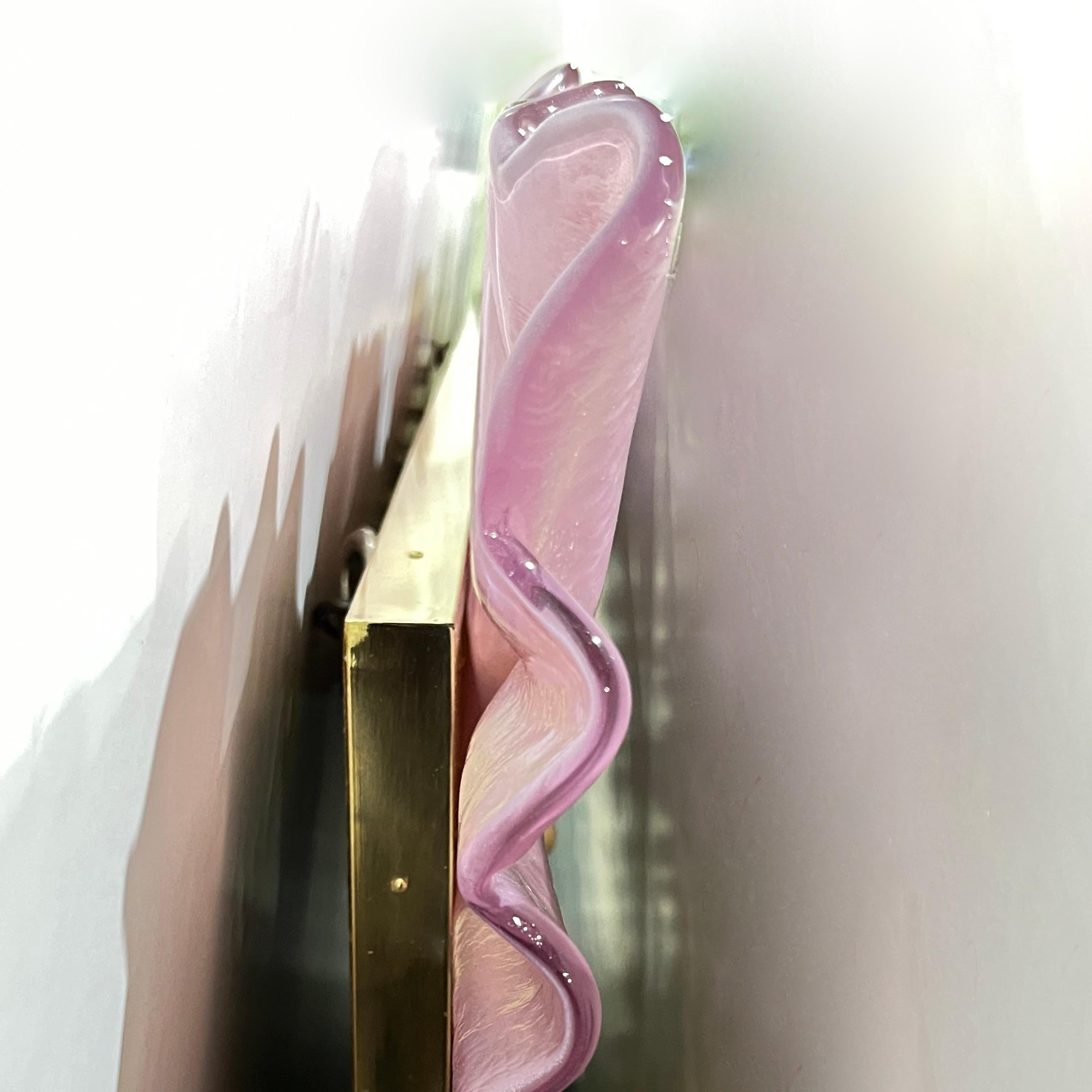 Italian Modern Leaf Design Pearl Pink Crystal Murano Glass Large Brass Mirror In New Condition For Sale In New York, NY